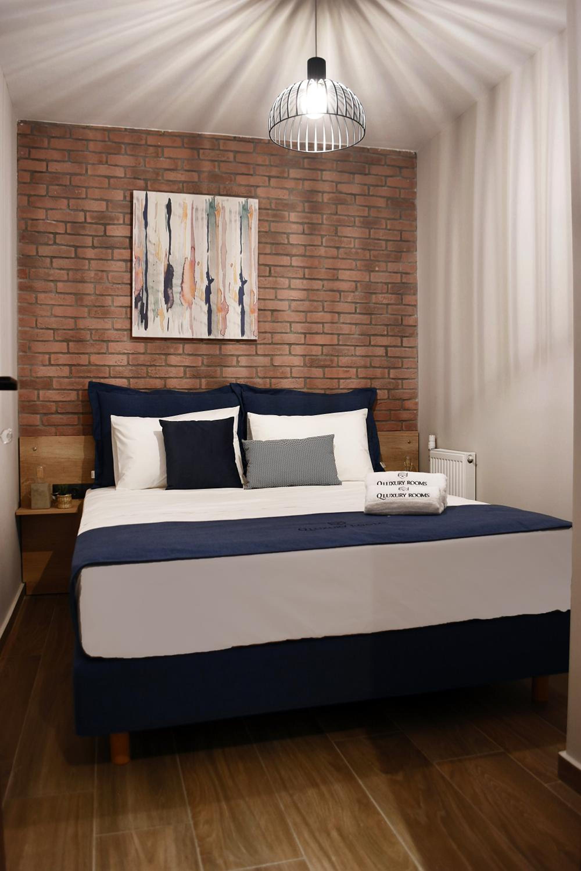 One-Bedroom Apartment - Photo 1
