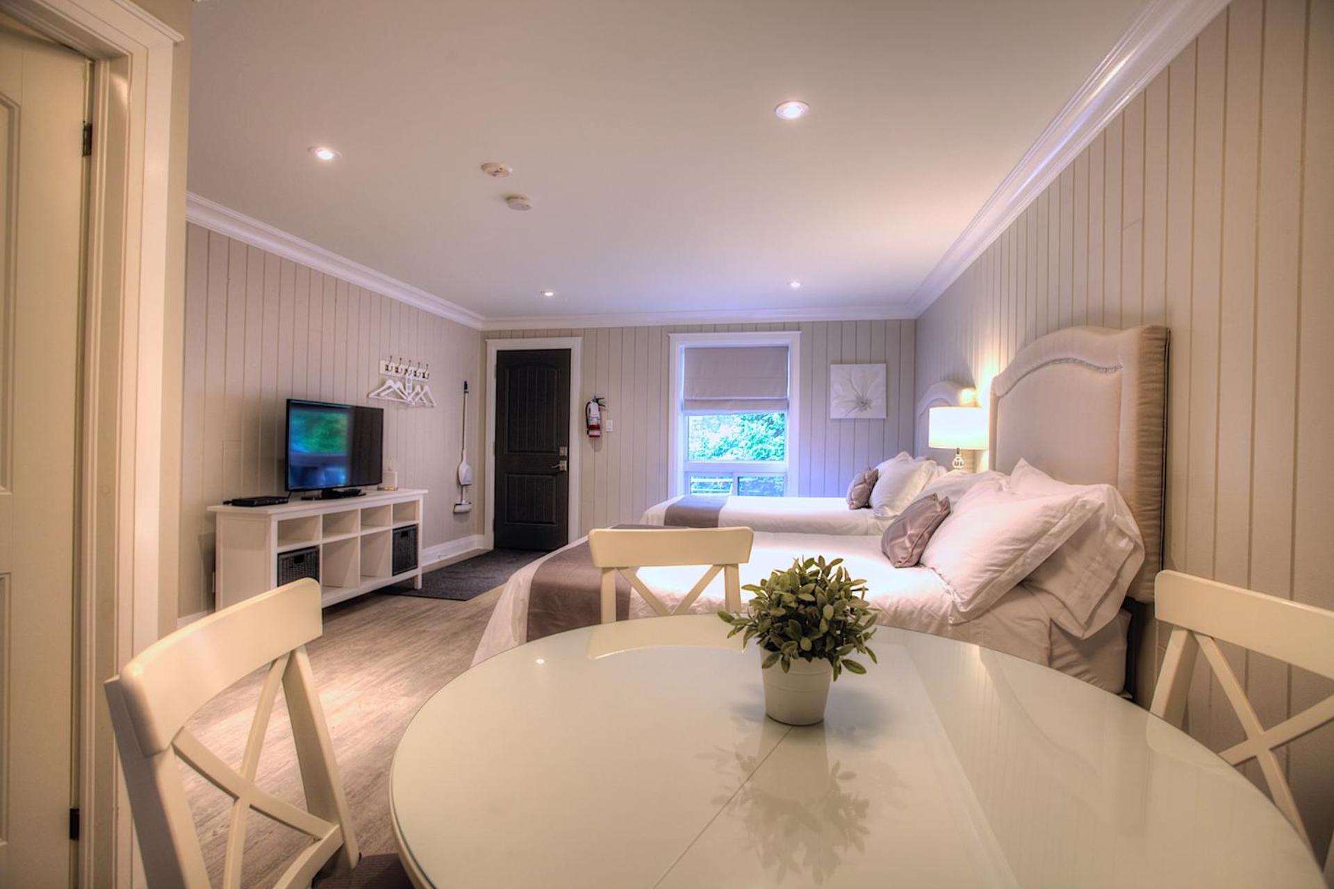 Standard Double Room with Two Double Beds photo 2