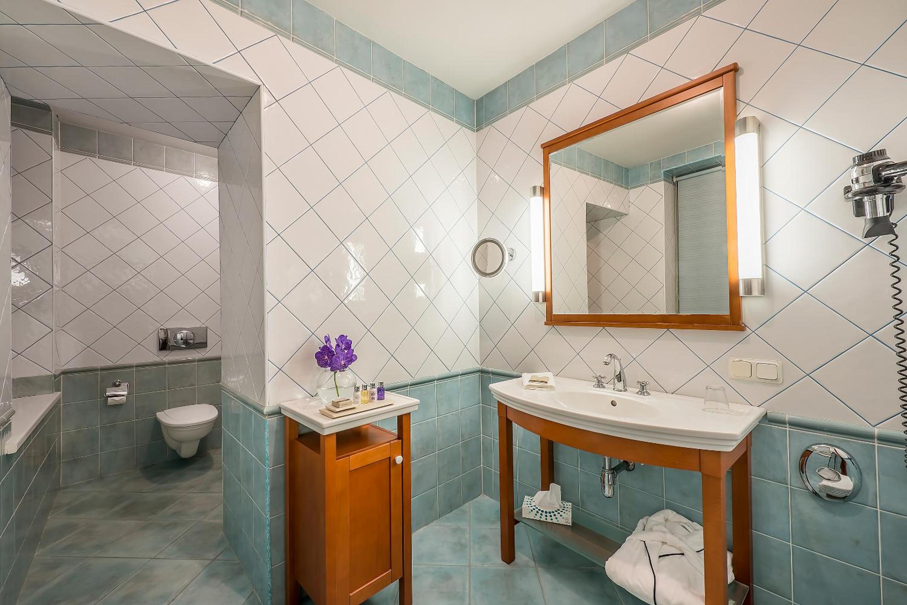 Business Double or Twin Room - Photo 16