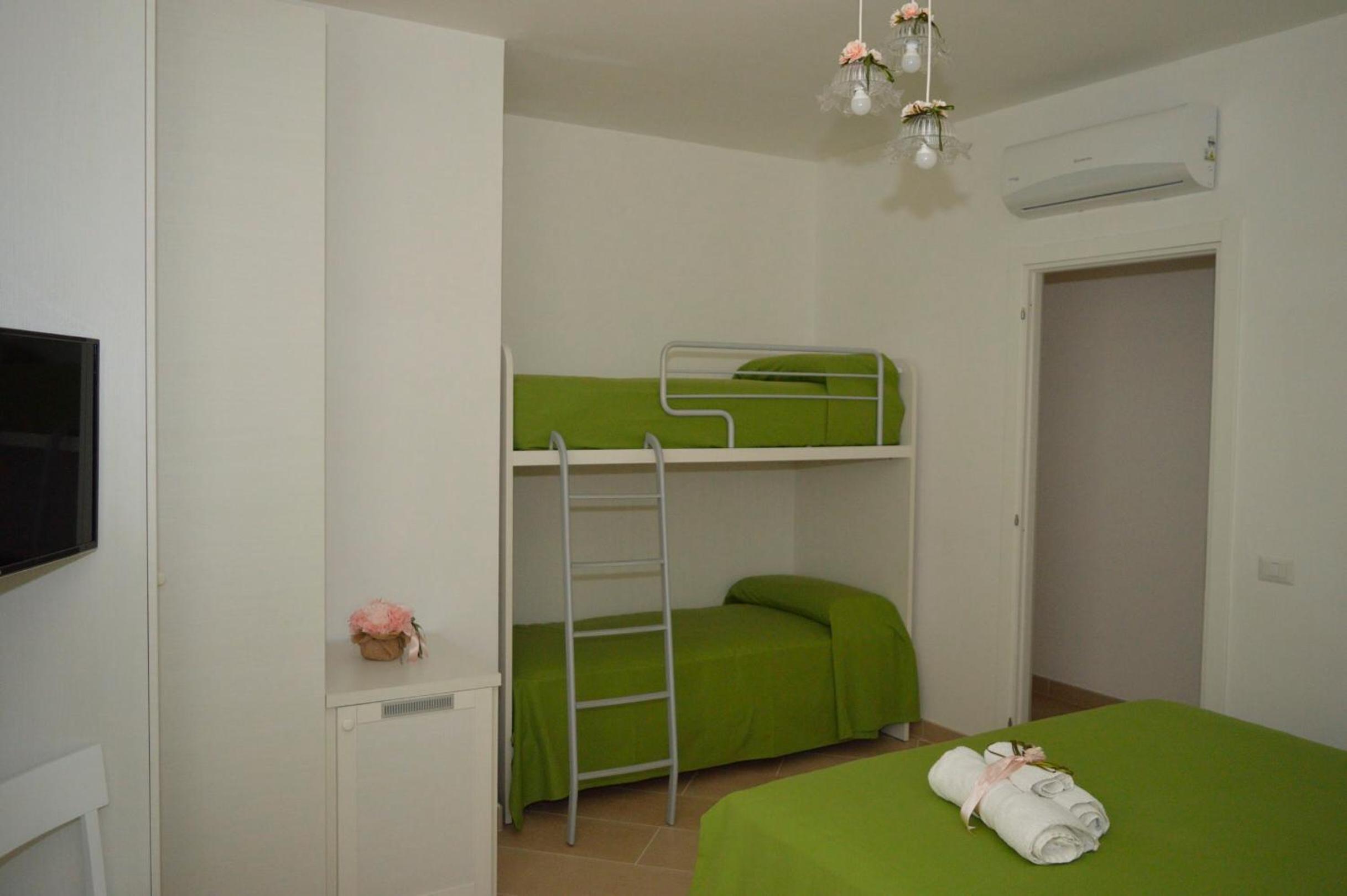 Comfort Quadruple Room - Photo 11