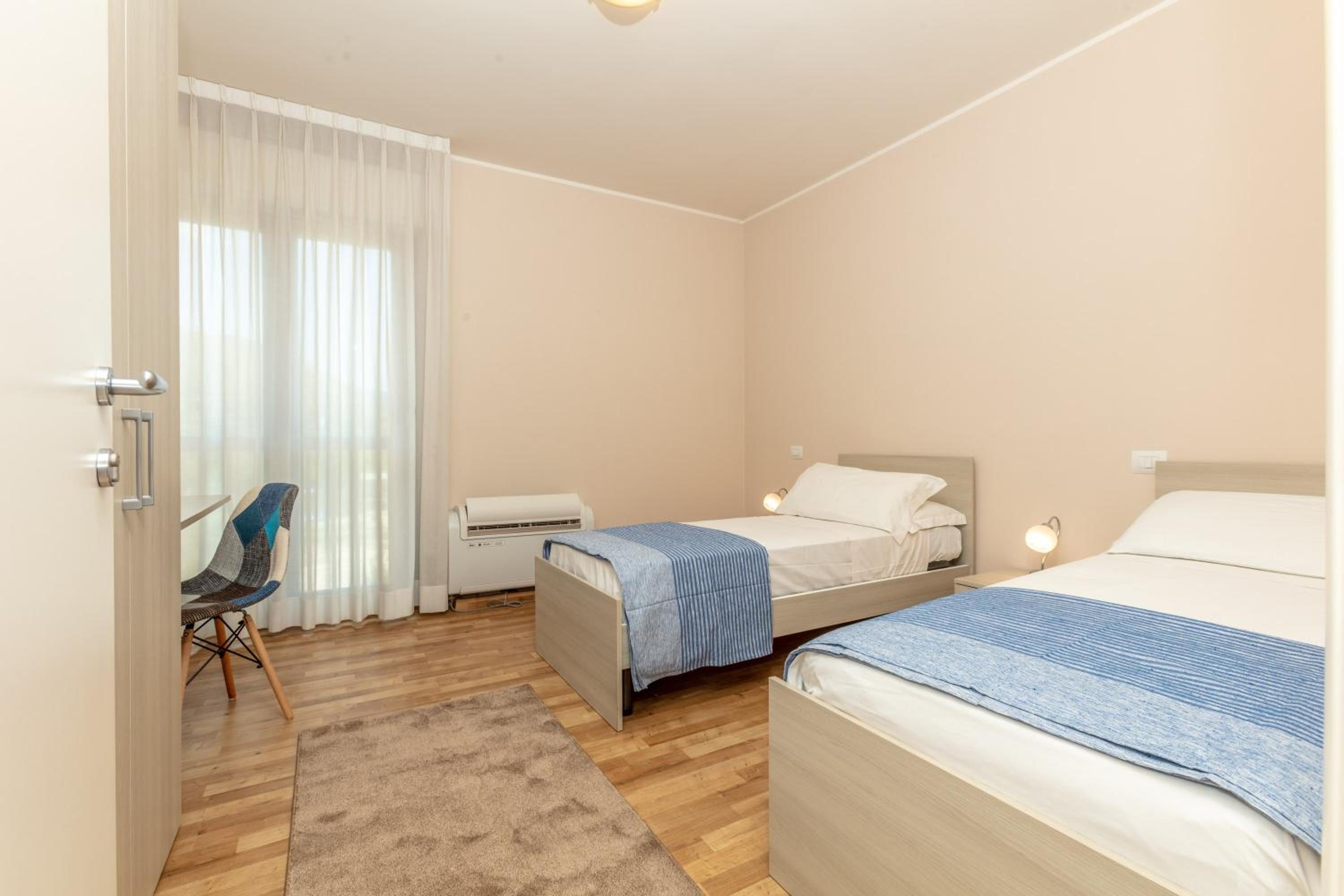 Apartment with Terrace - Photo 12