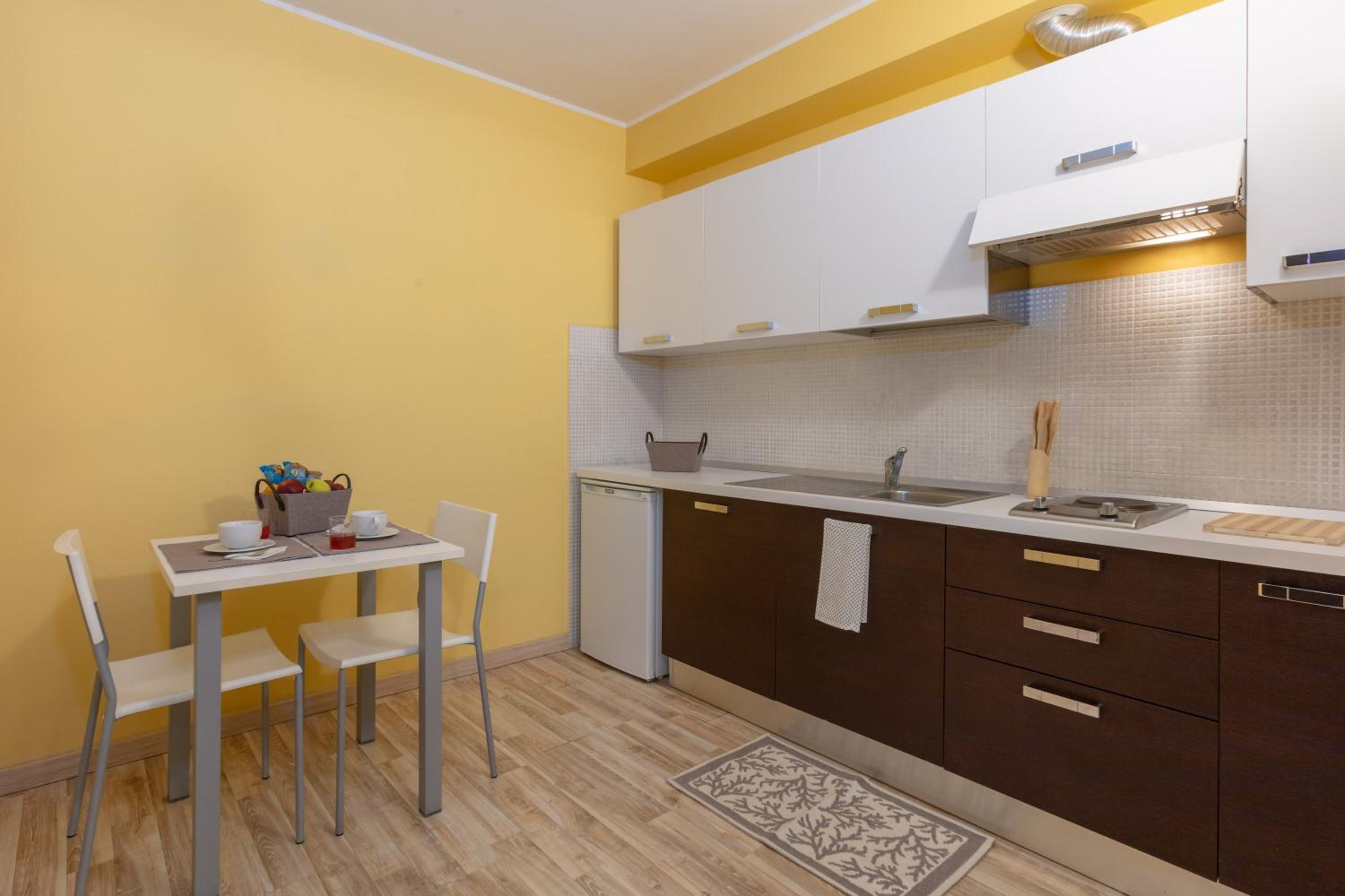 Apartment with Terrace - Photo 11