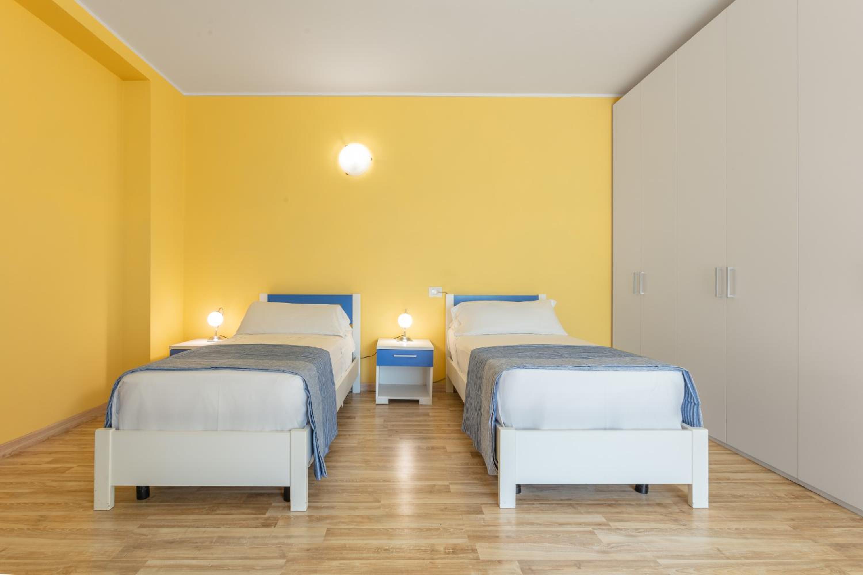 Apartment with Terrace - Photo 7
