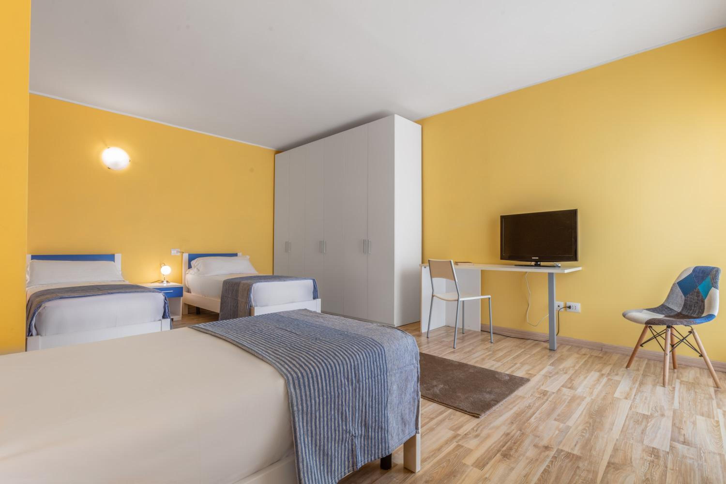 Apartment with Terrace - Photo 8