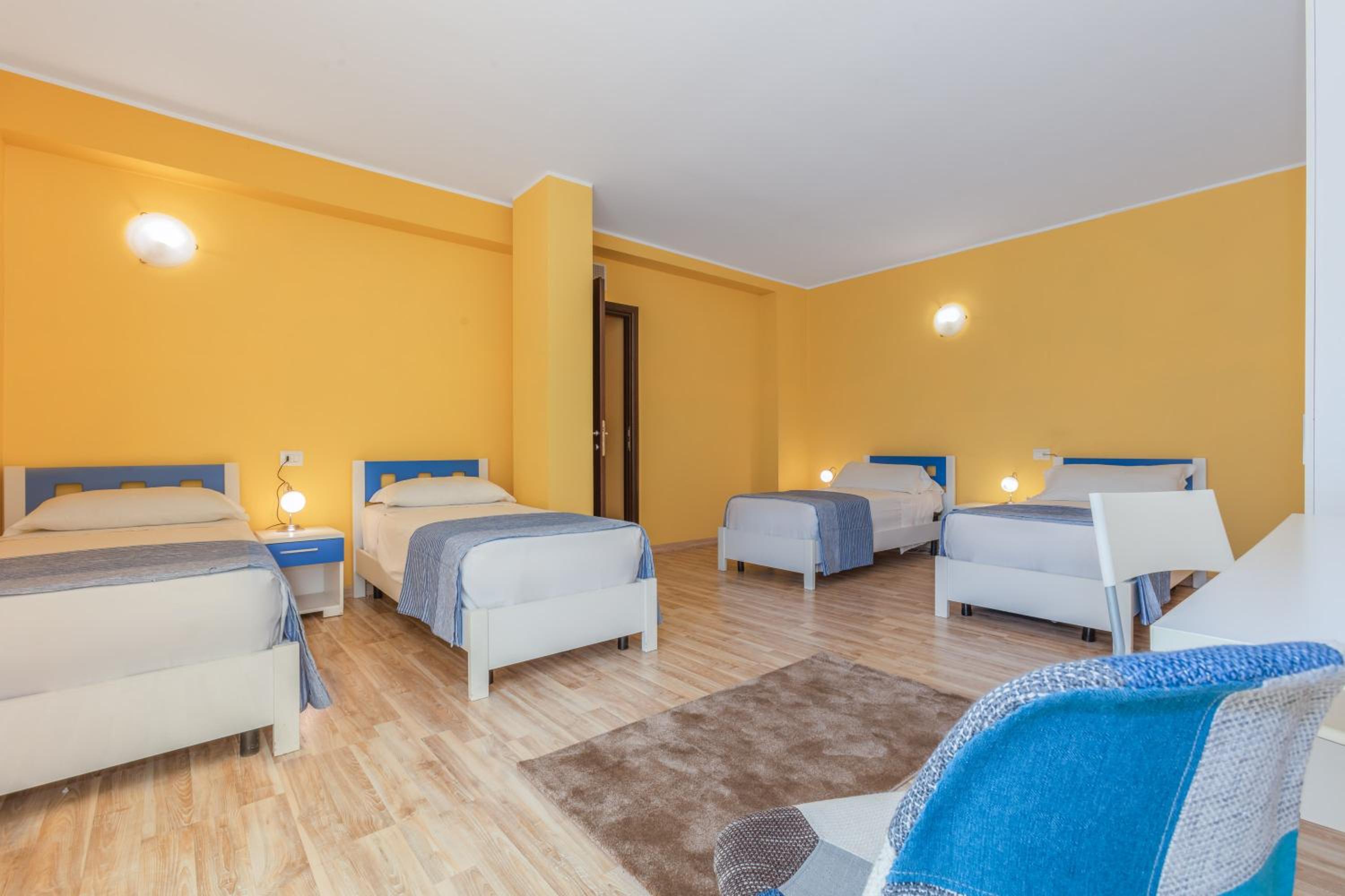 Apartment with Terrace - Photo 5
