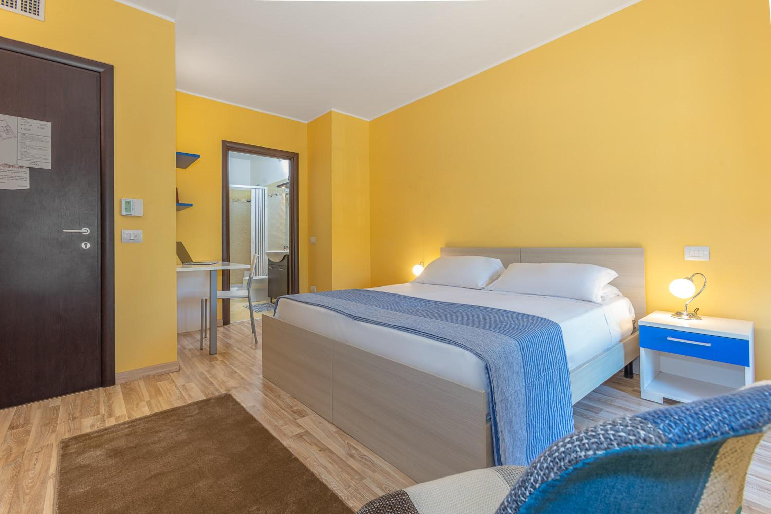 Standard Double Room - Photo 11