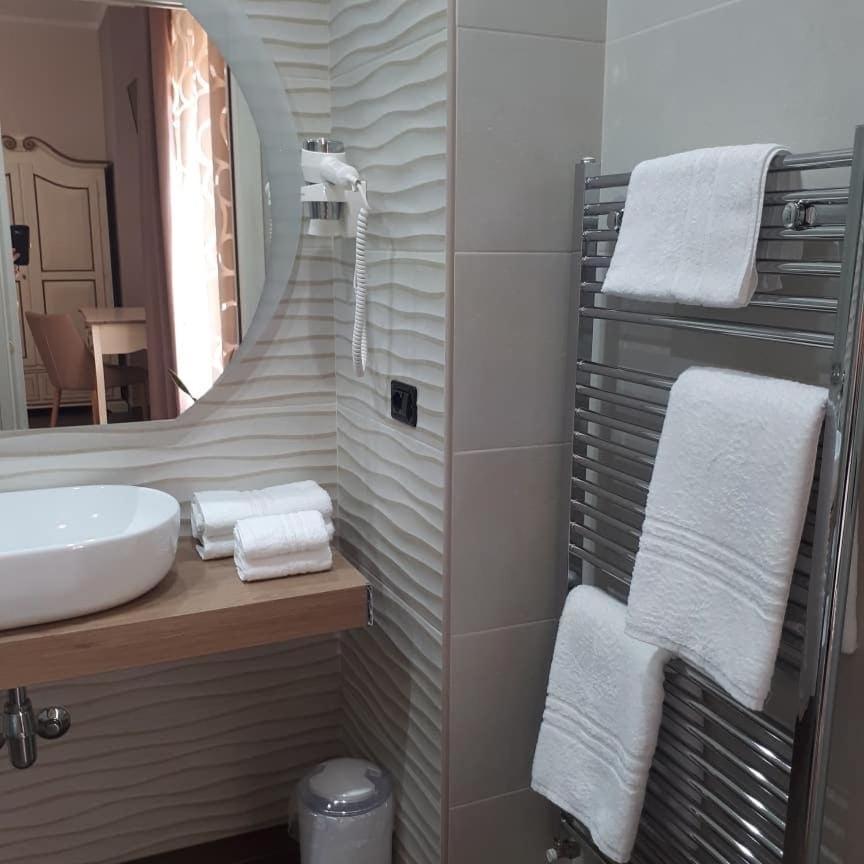 Deluxe Double or Twin Room with Balcony photo 3