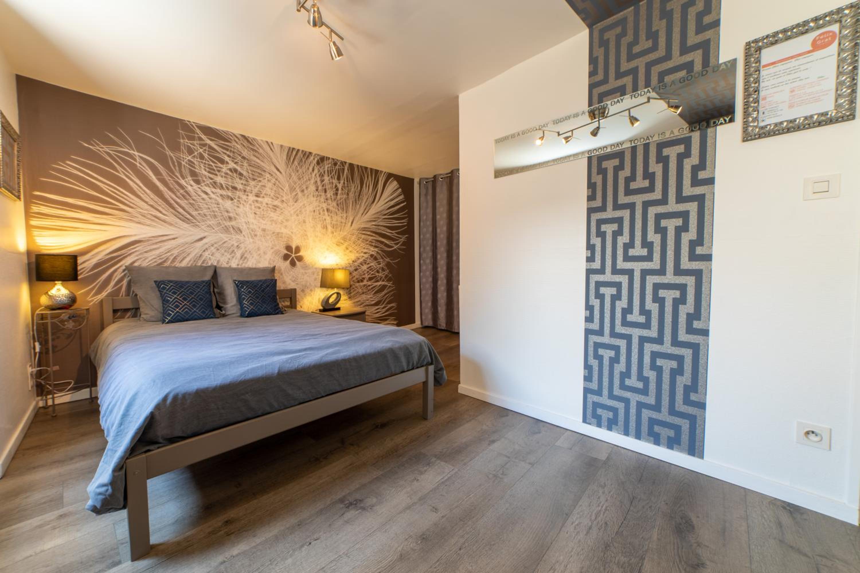 Double Room with Shared Bathroom photo 2