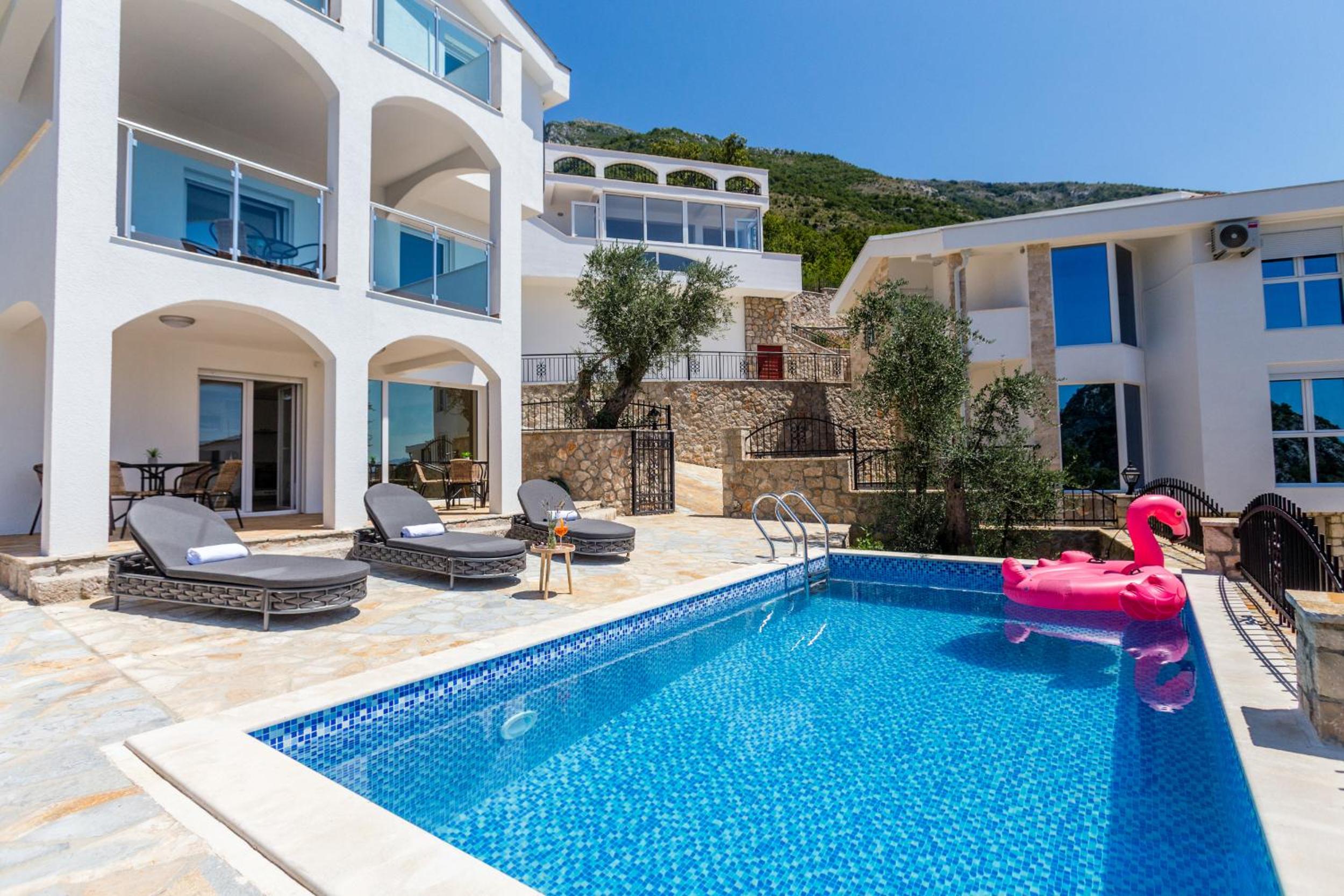 Deluxe Villa photo 2