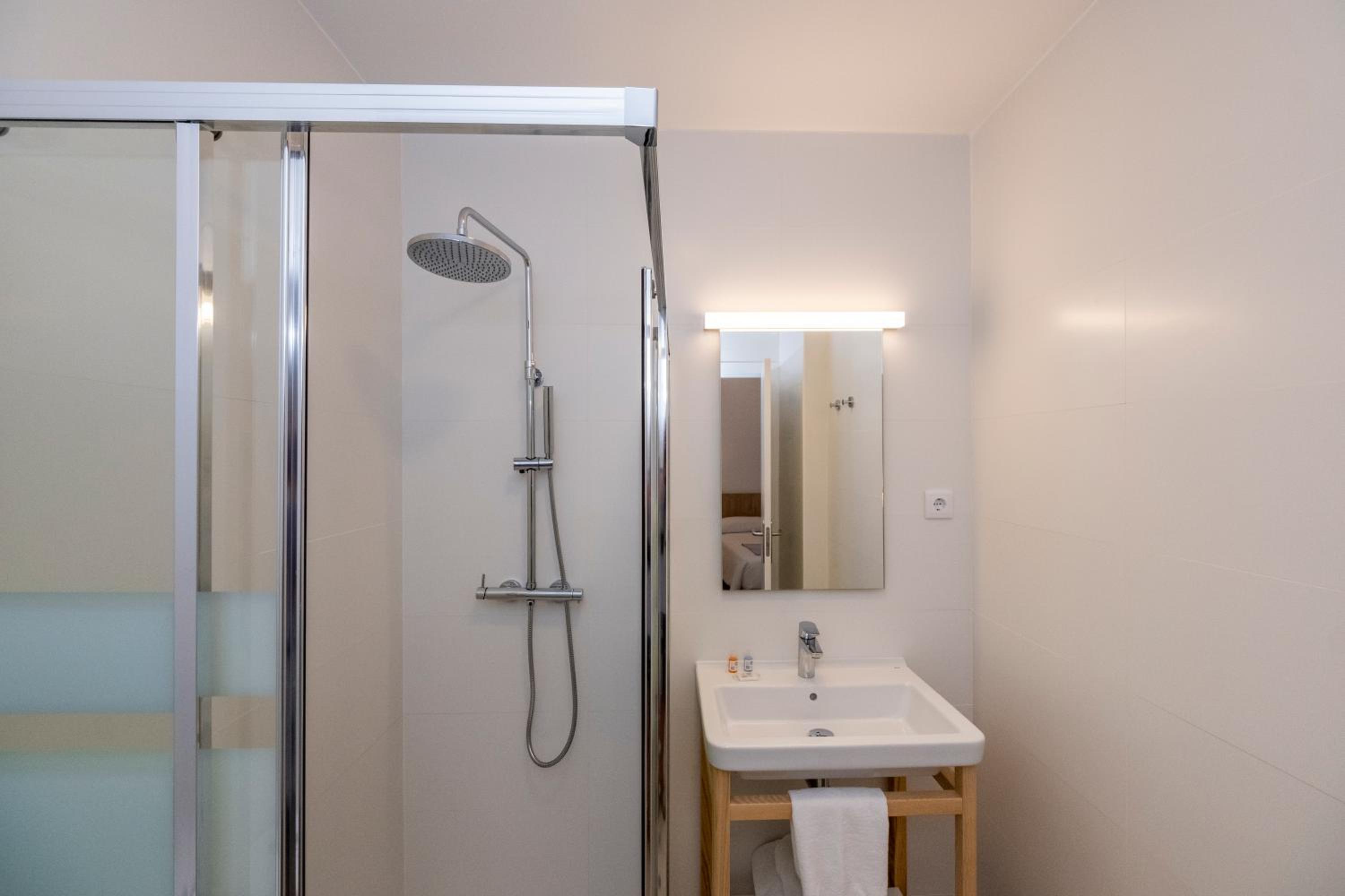 Double Room - Photo 8
