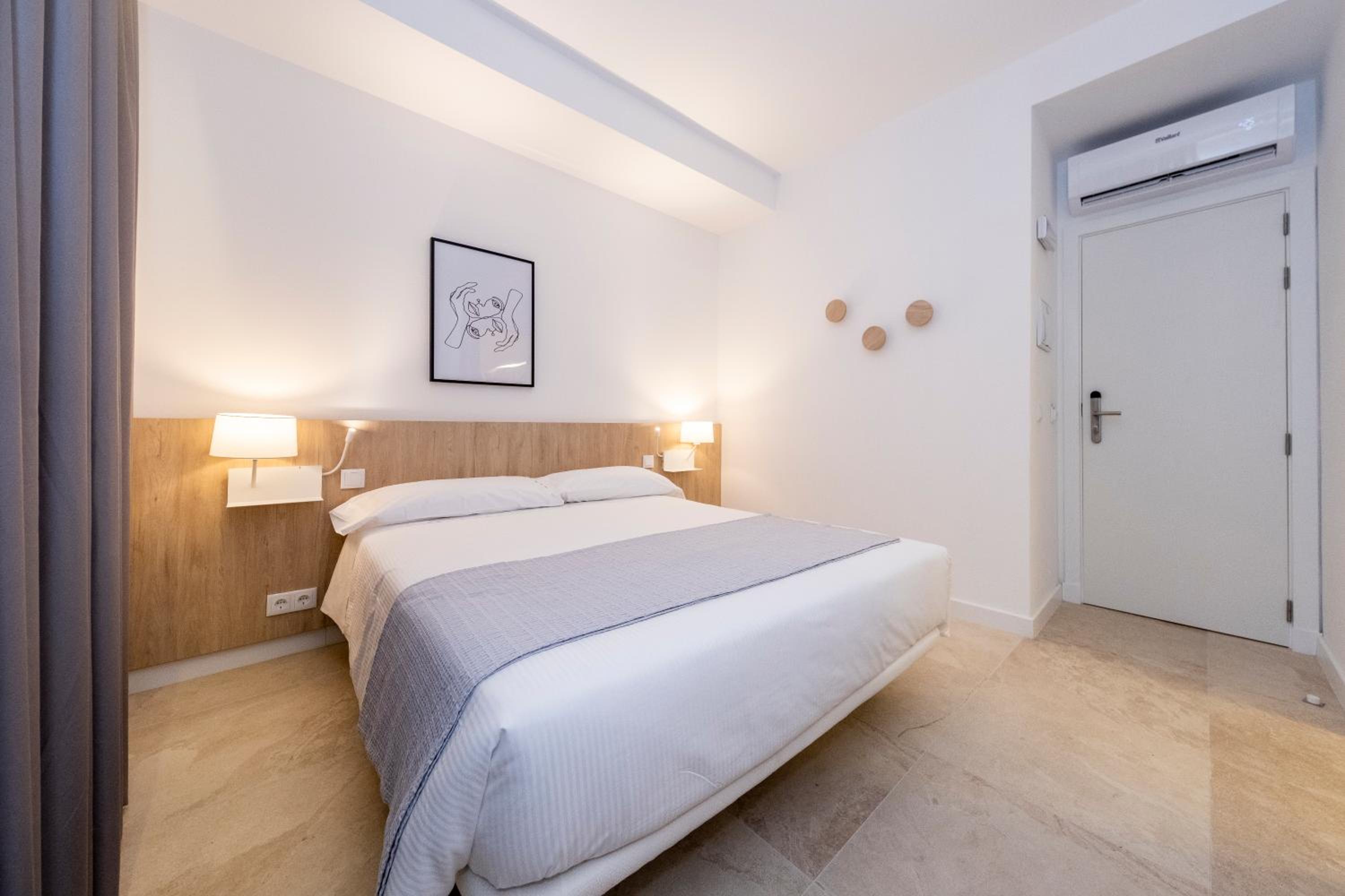Double Room - Photo 9
