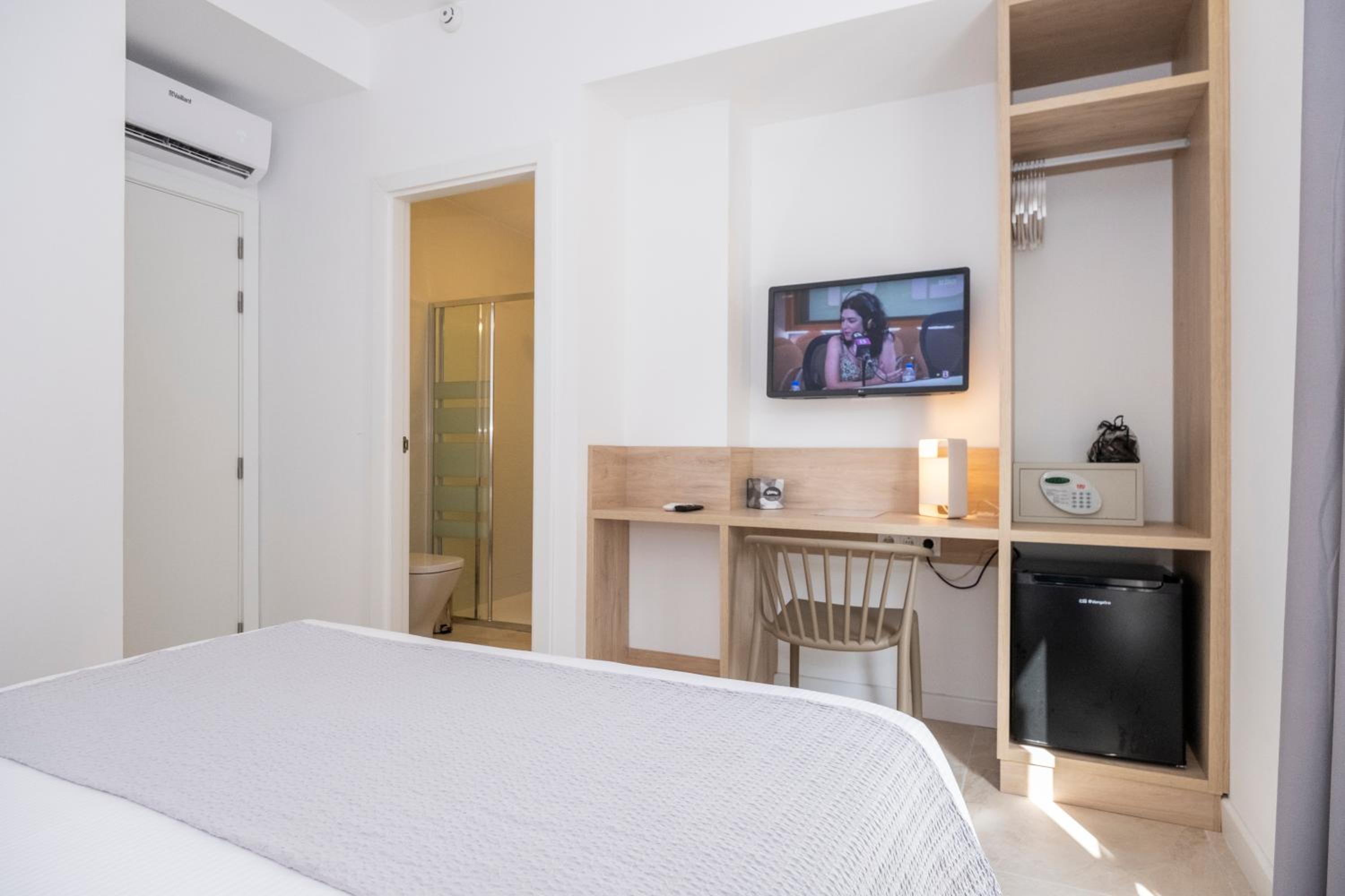 Double Room - Photo 10