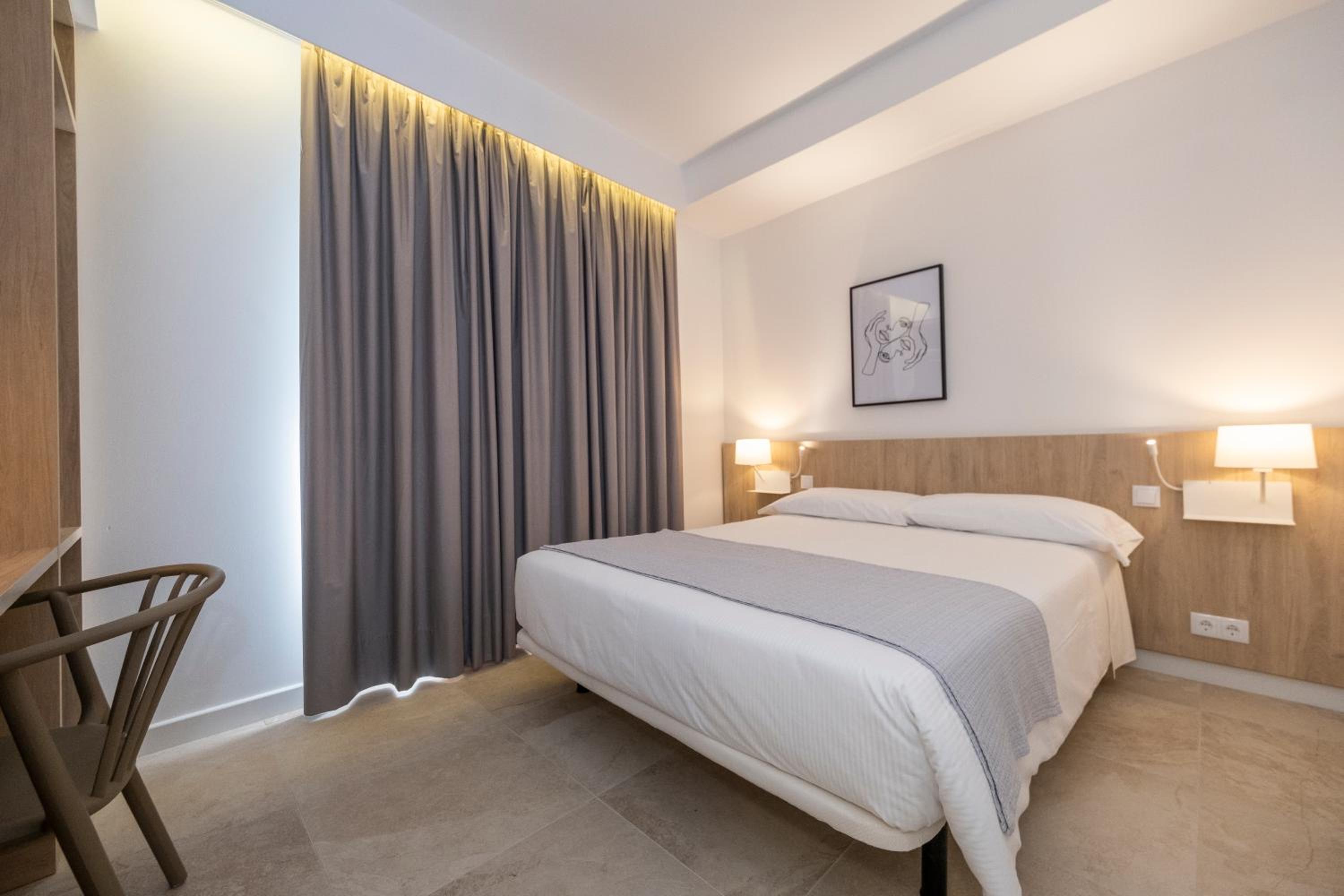 Double Room - Photo 12