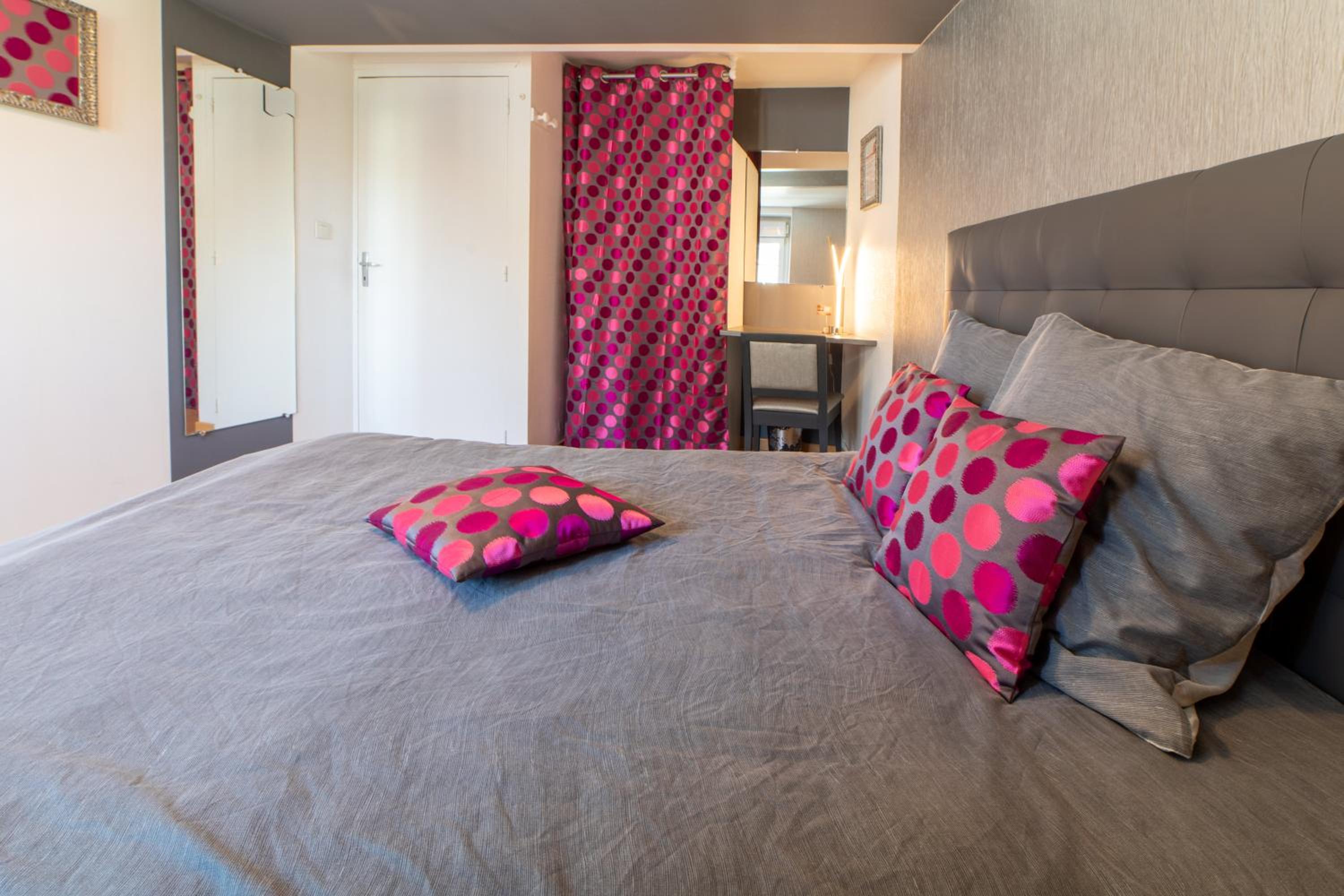Double Room with Shared Bathroom photo 2