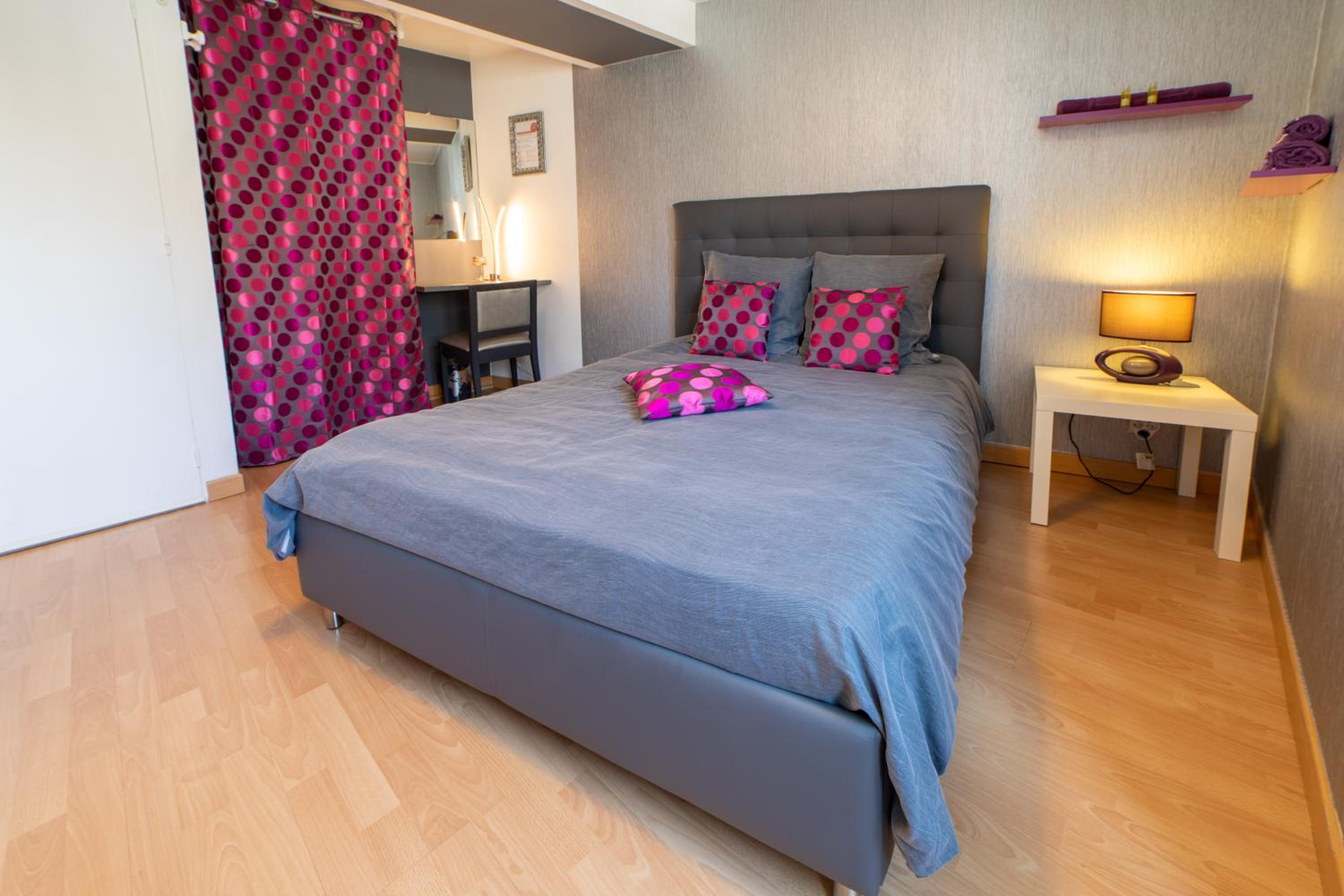 Double Room with Shared Bathroom photo 3
