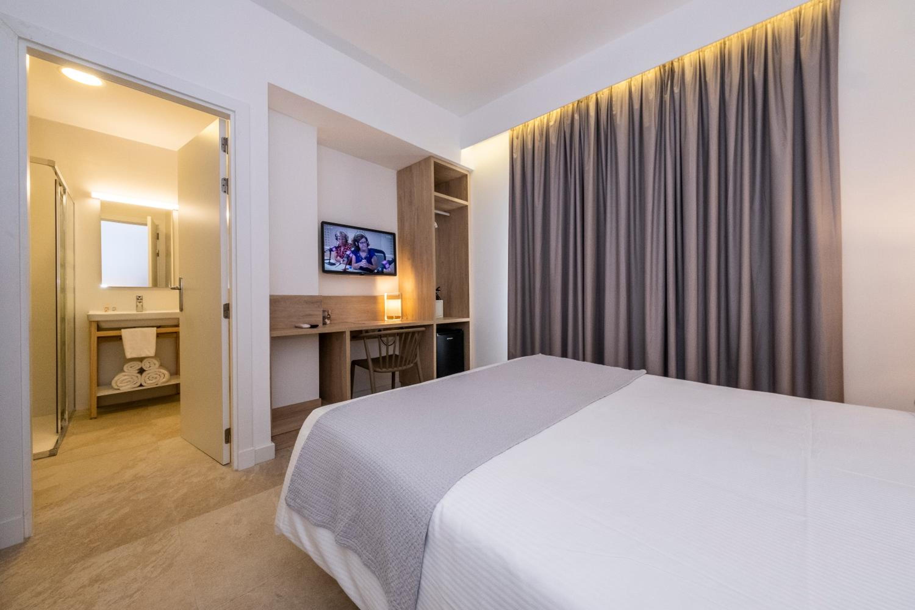 Double Room - Photo 13