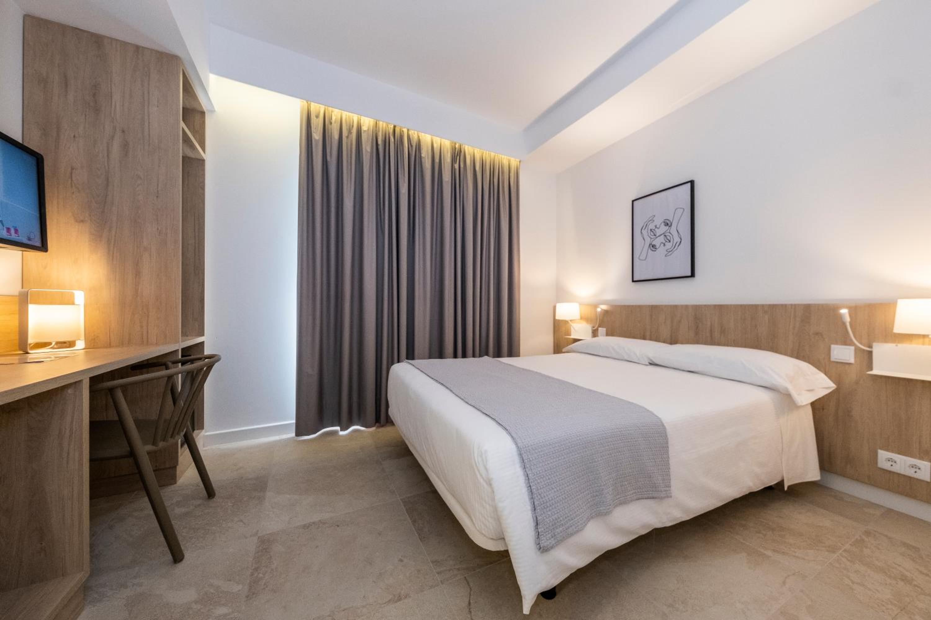 Double Room - Photo 14