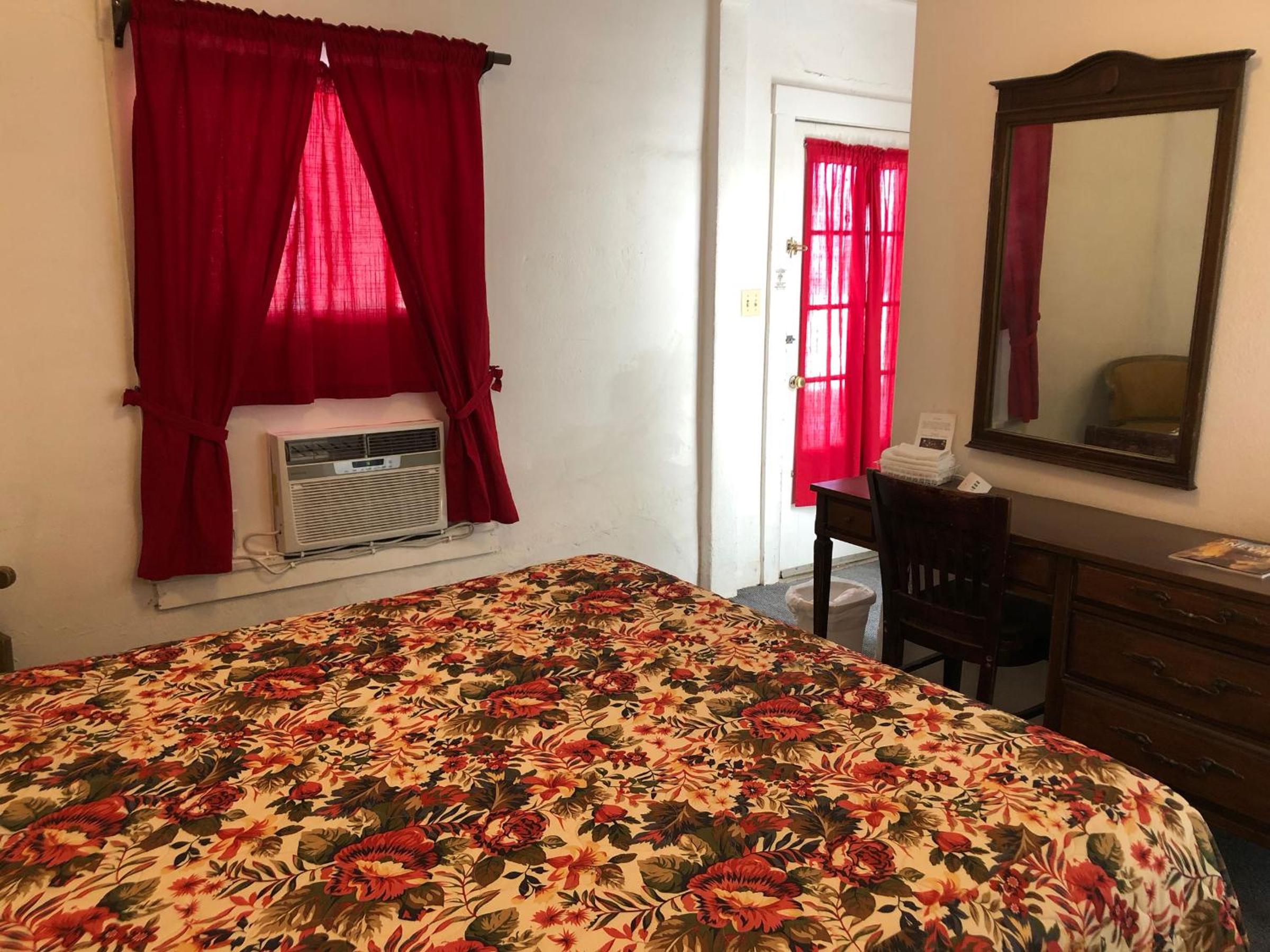 Queen Room - Photo 7