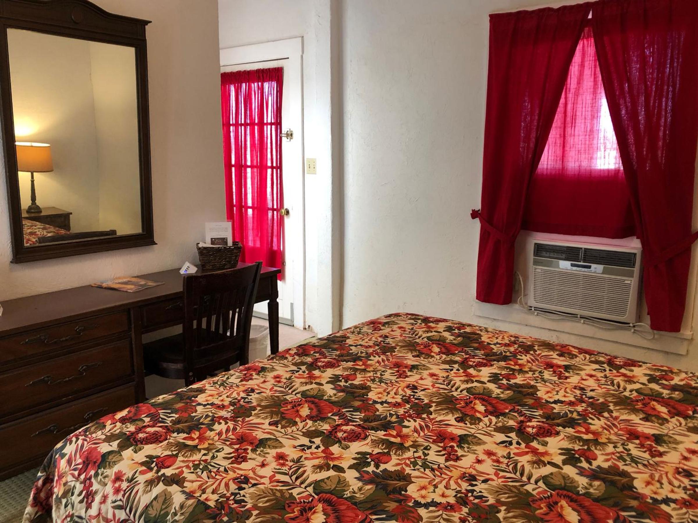 Queen Room - Photo 6