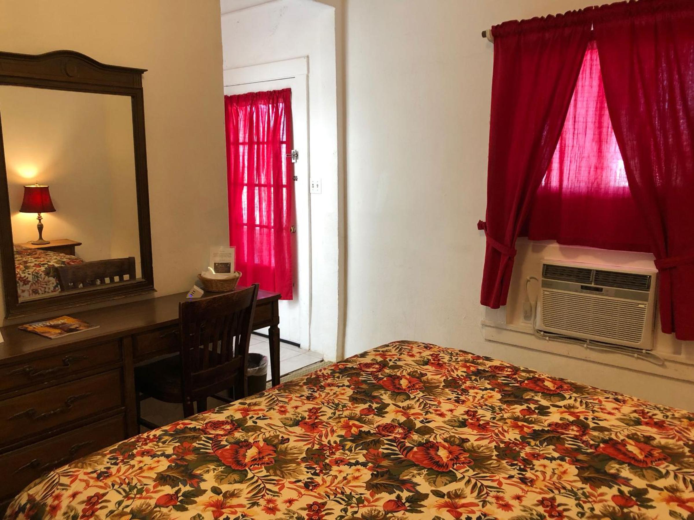 Queen Room - Photo 5