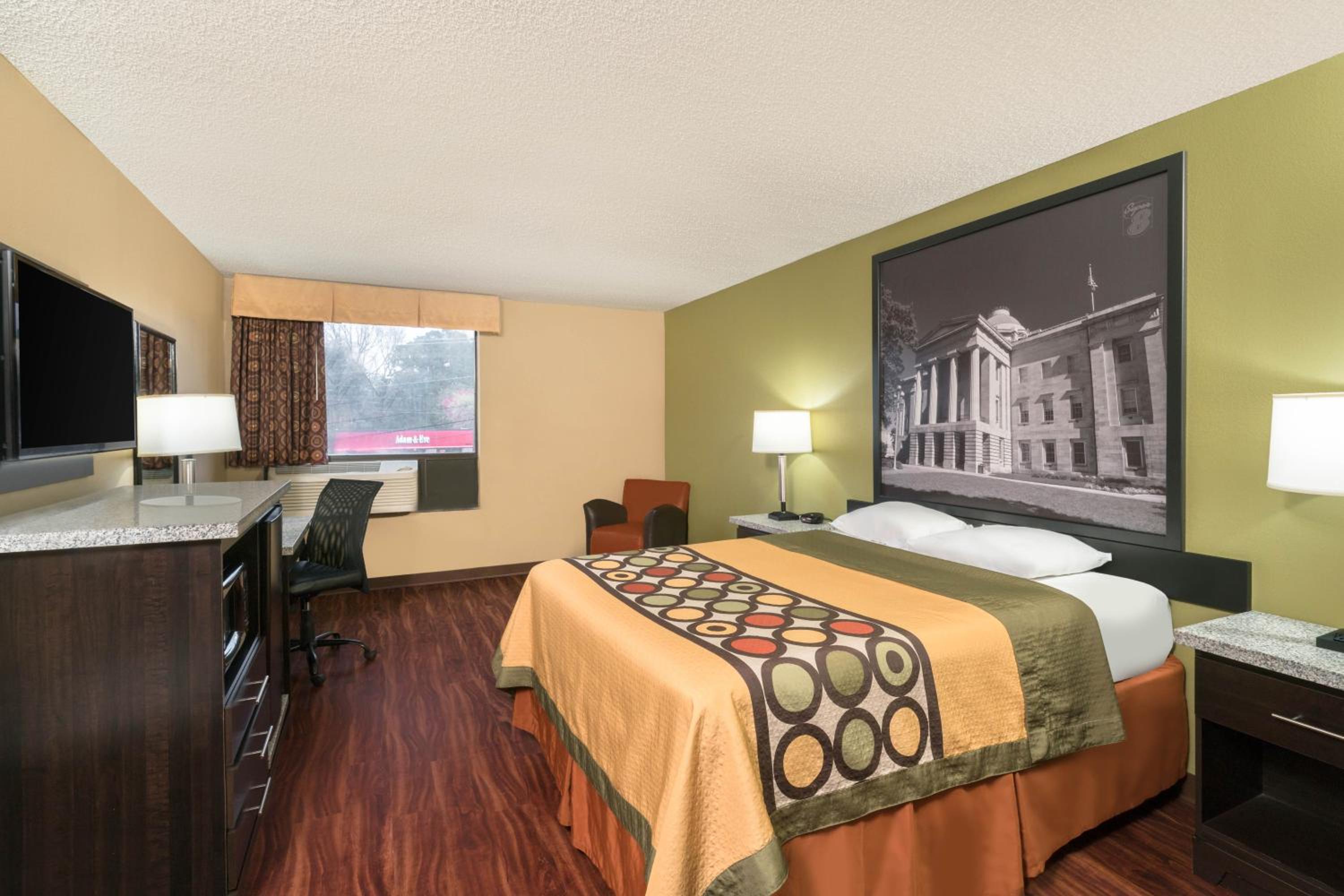 Queen Room - Non-Smoking - Photo 2