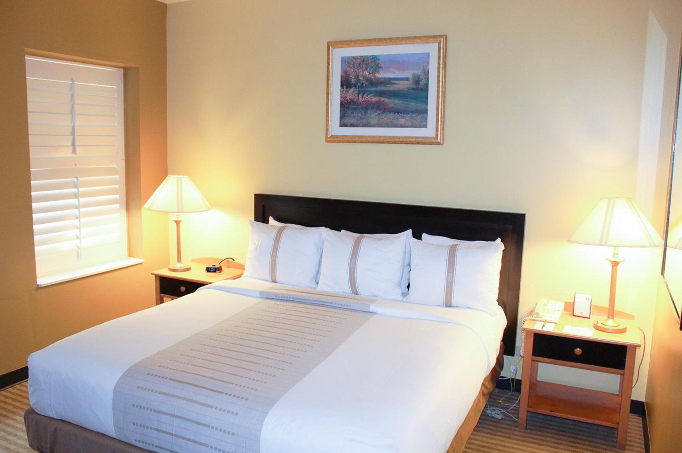 Deluxe King Room - Photo 1