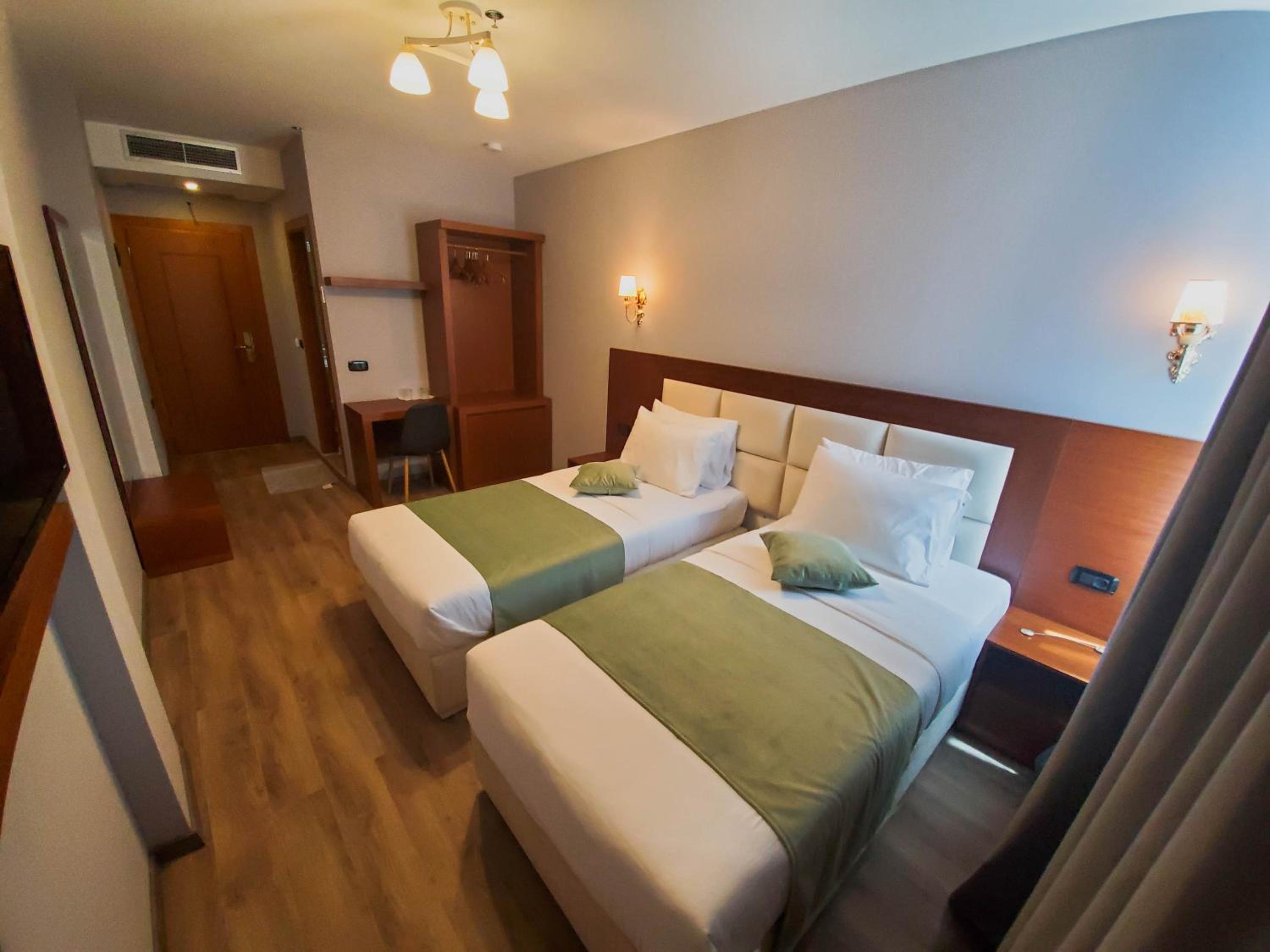 Standard Twin Room photo 2