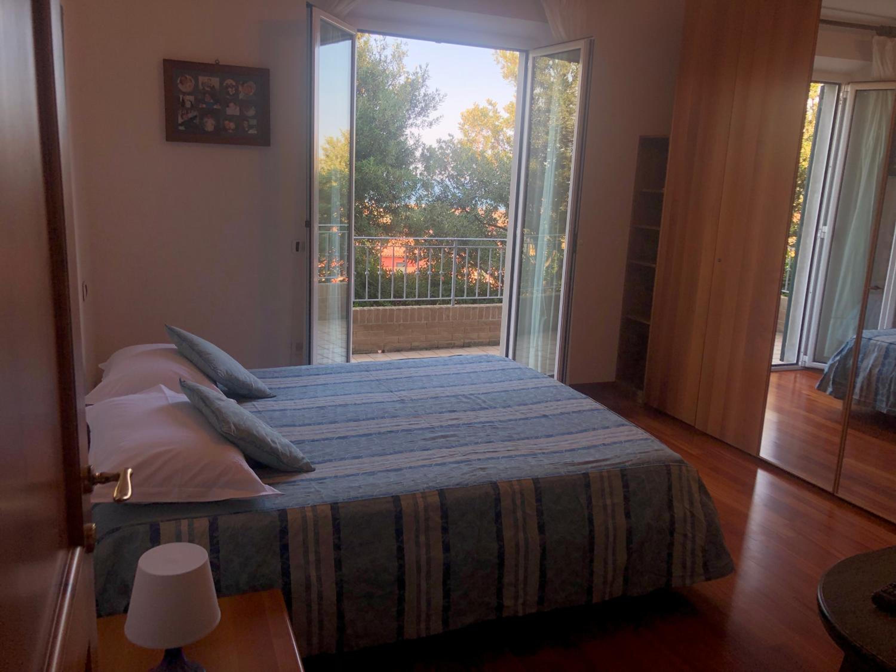 Double Room with Private Bathroom - Photo 1