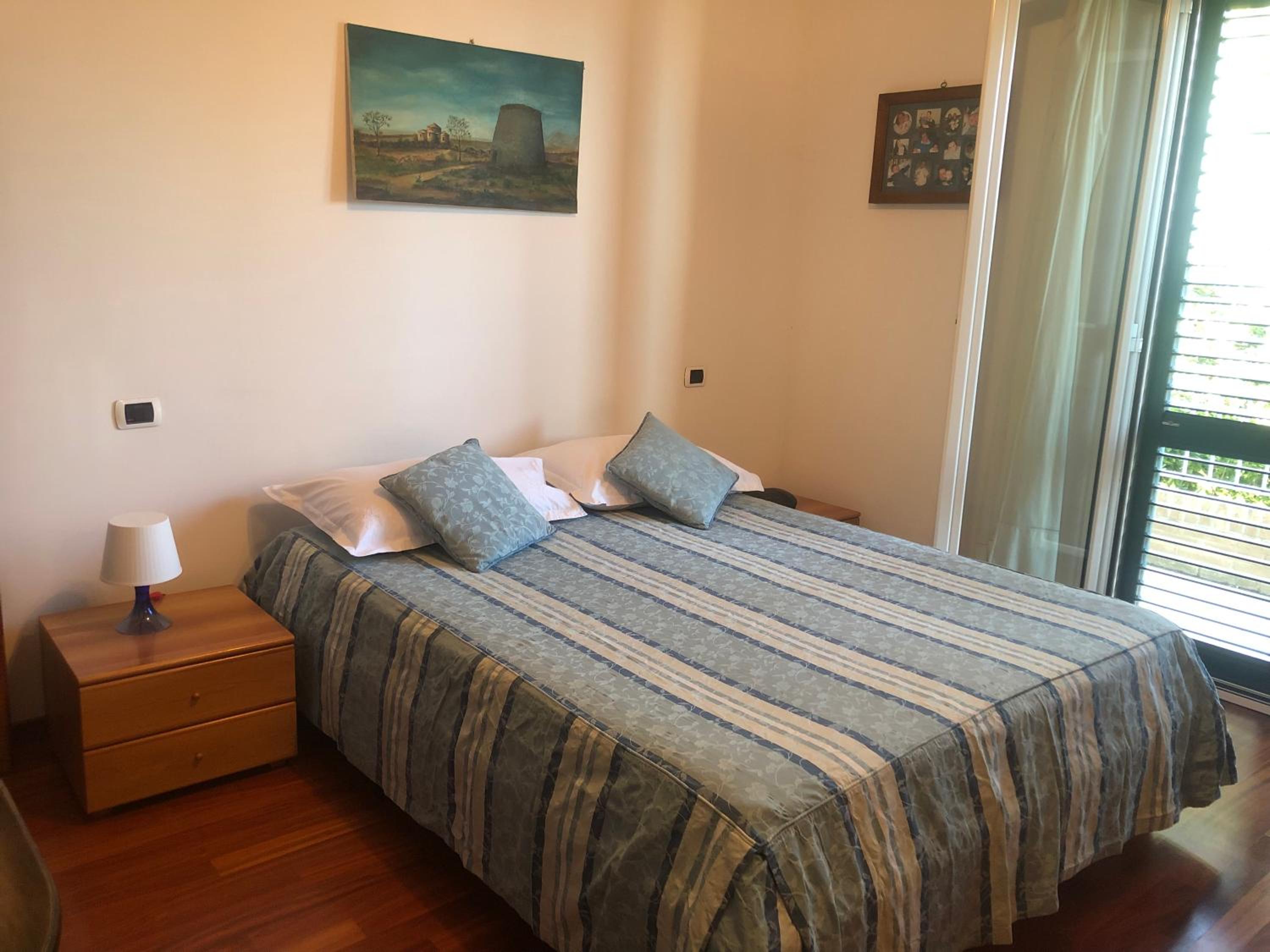 Double Room with Private Bathroom - Photo 2