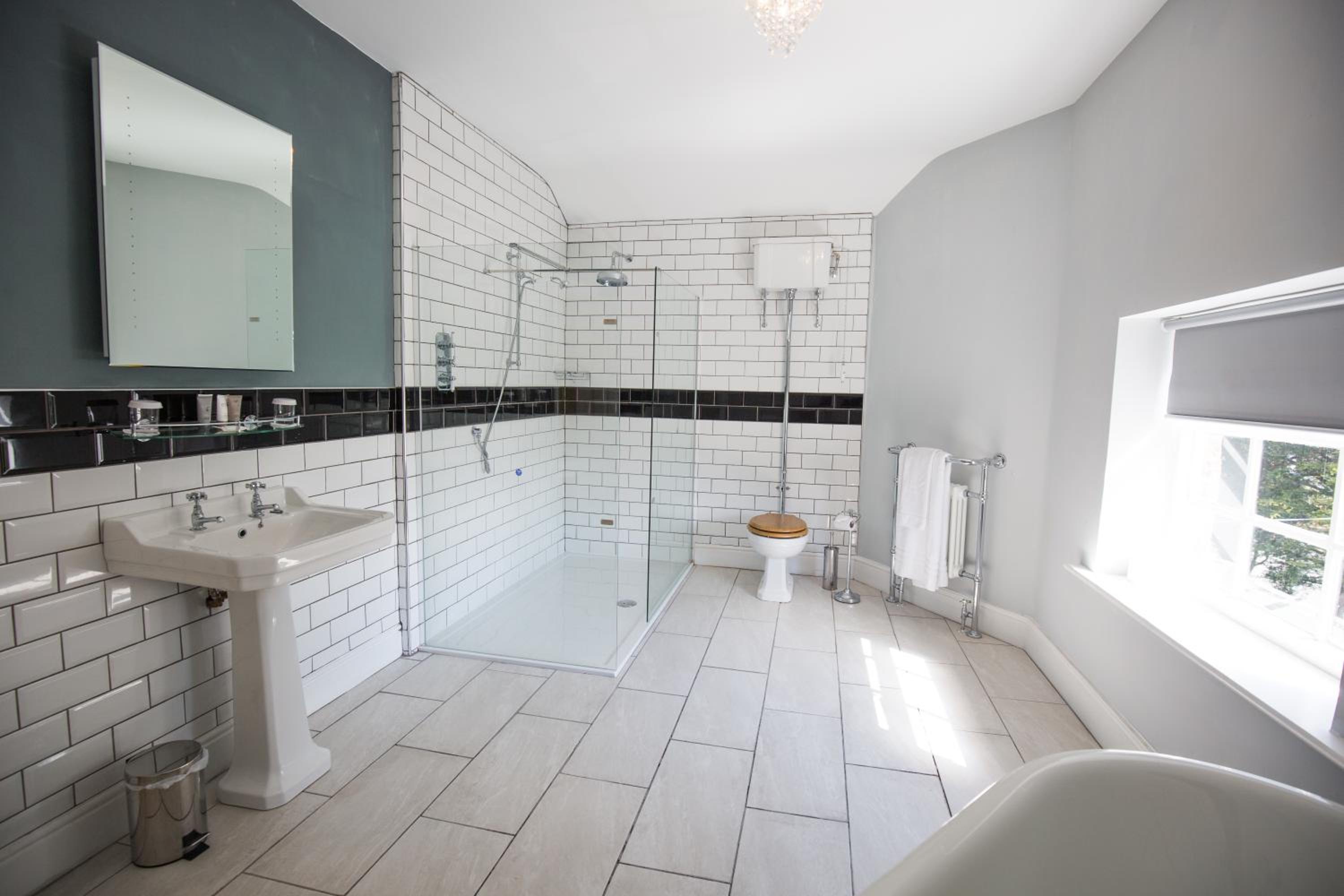 King Suite - Photo 3