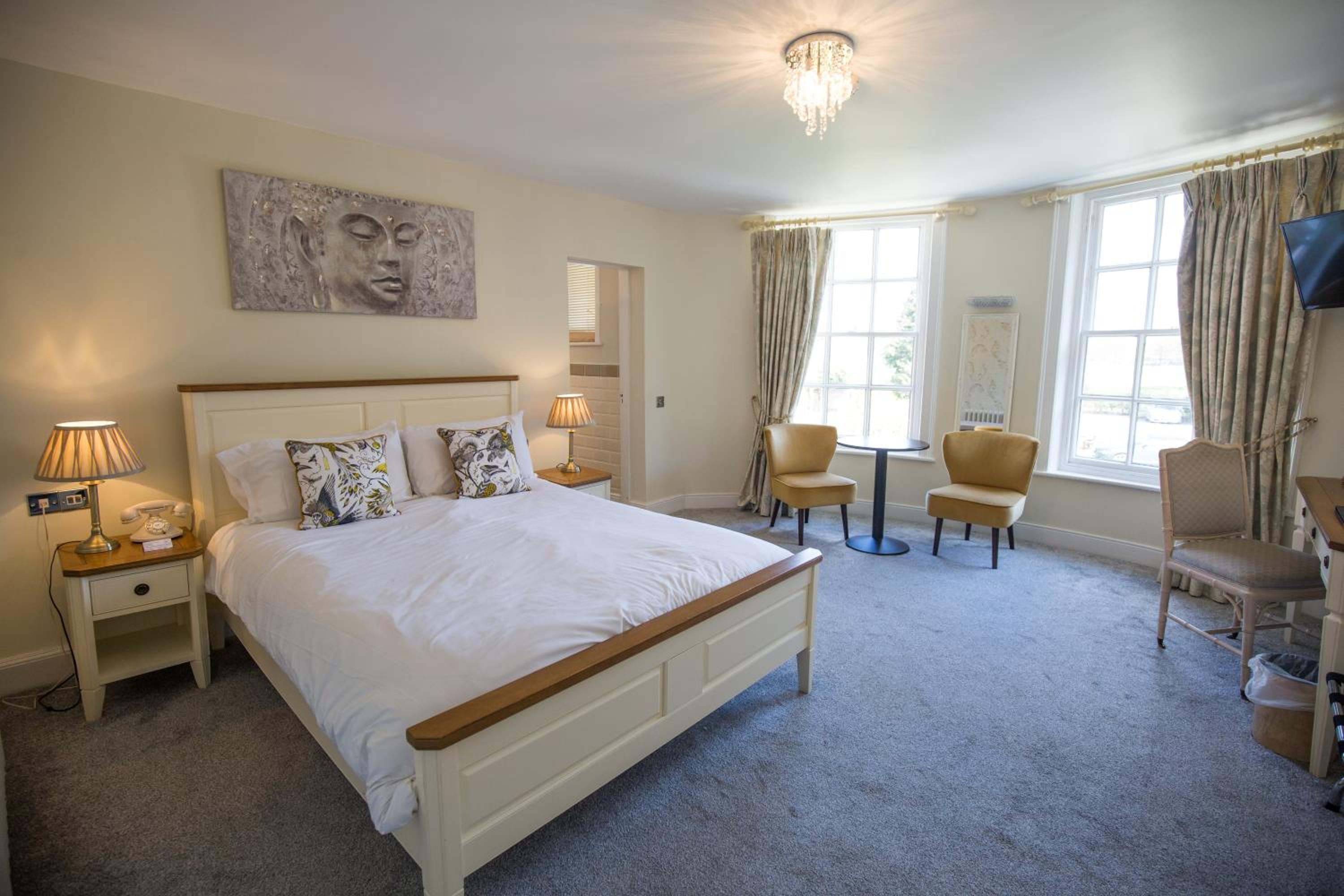 King Suite with Lounge and Country View - Photo 3