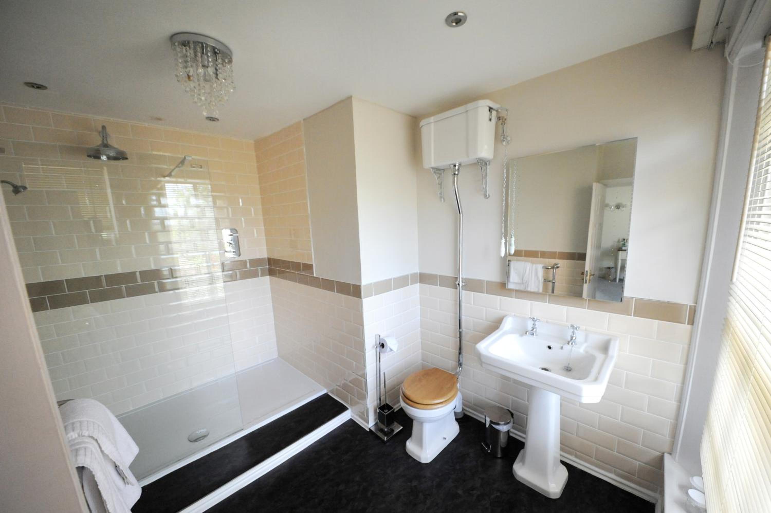 King Suite with Lounge and Country View - Photo 2