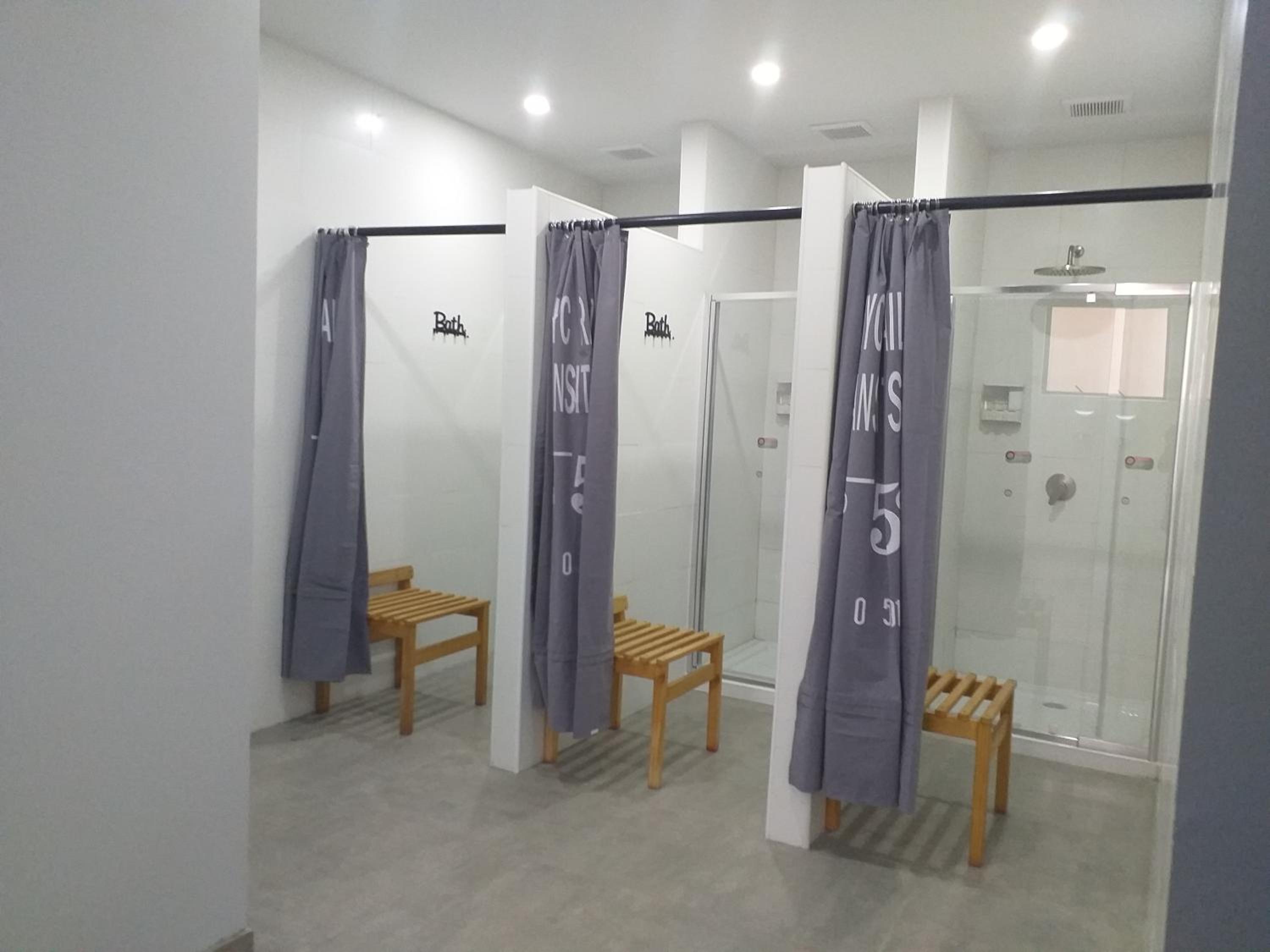 Family Room with Shared Bathroom photo 3