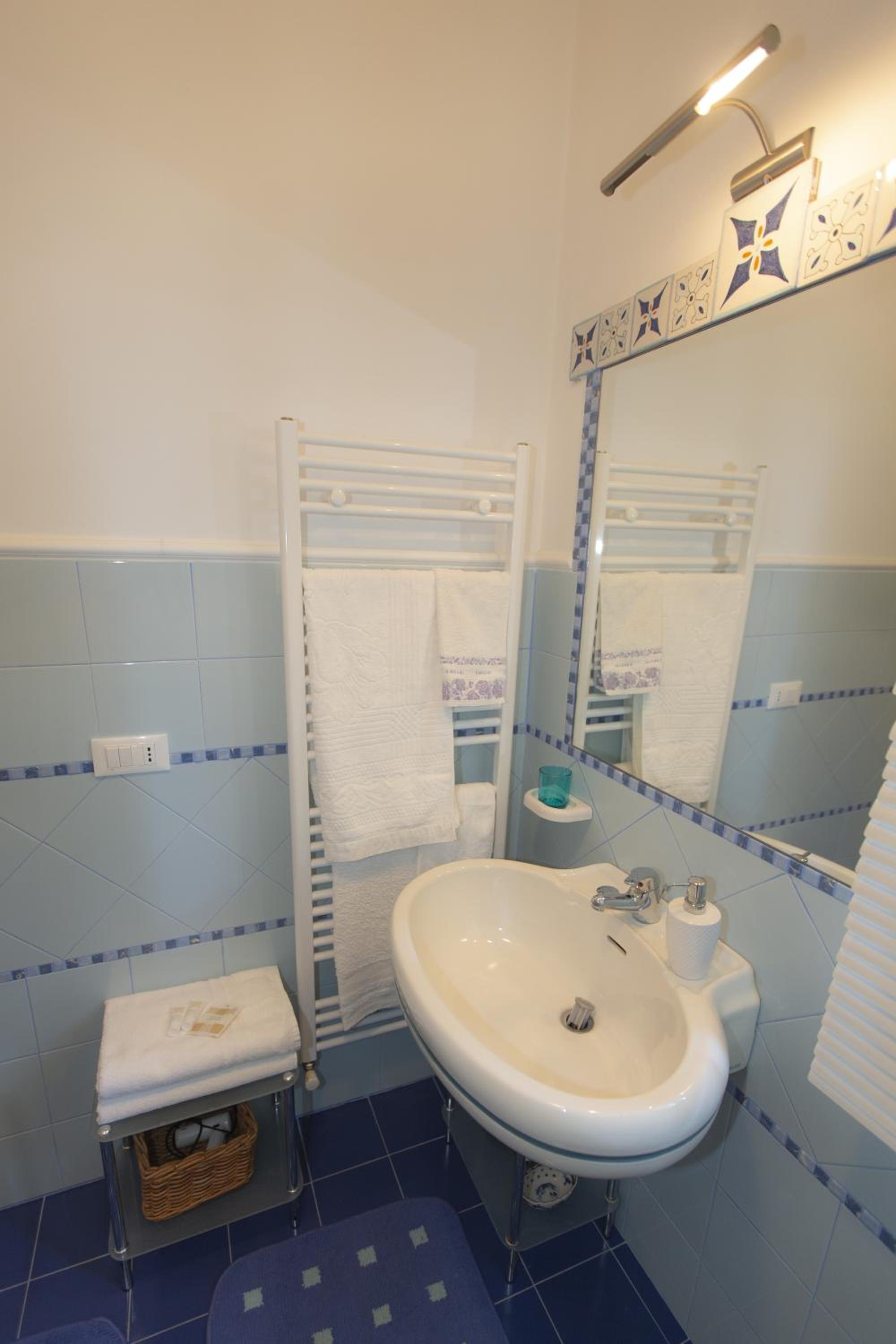 Standard King Room photo 1