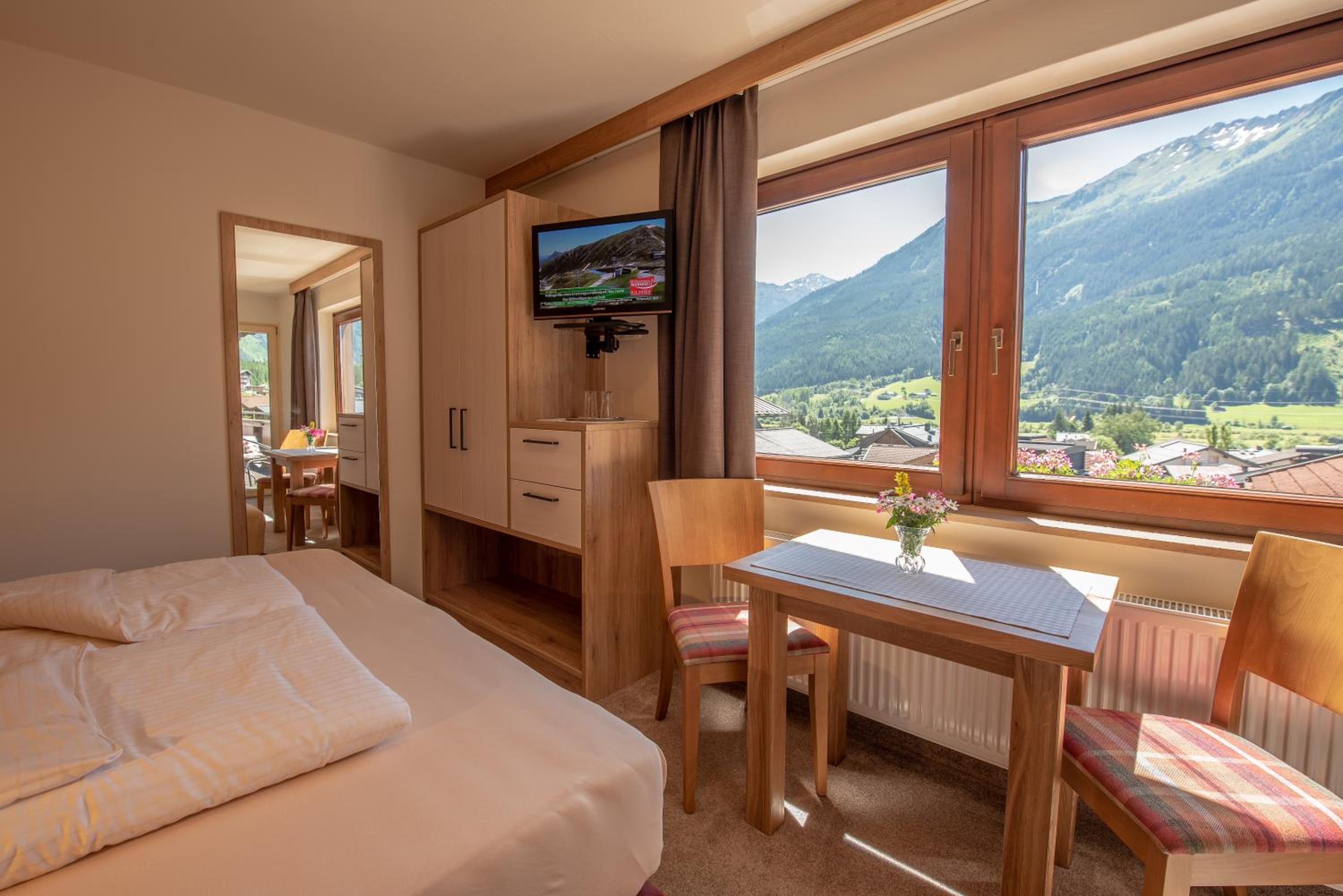 Double Room with Balcony photo 2