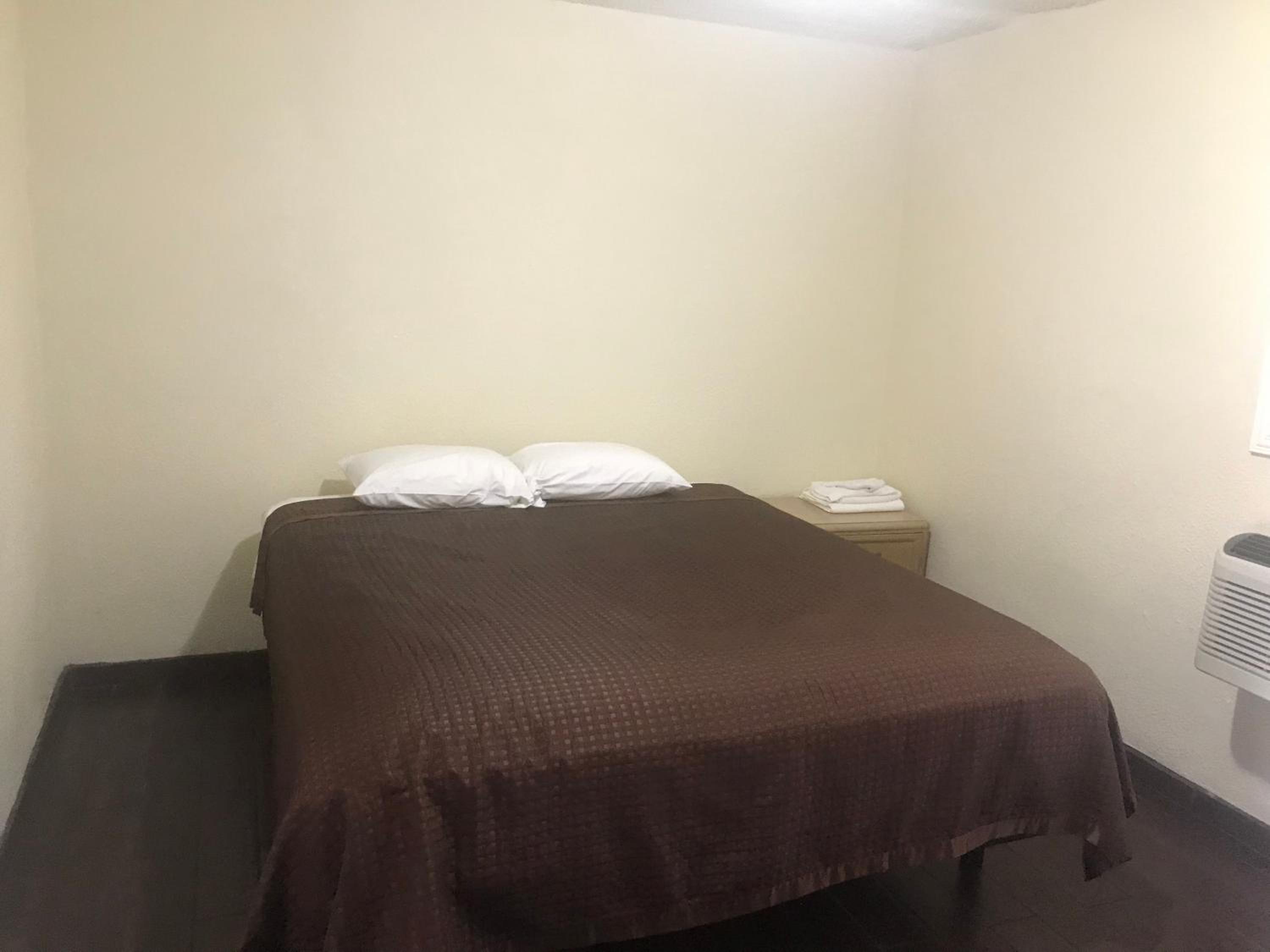 Standard Queen Room photo 3