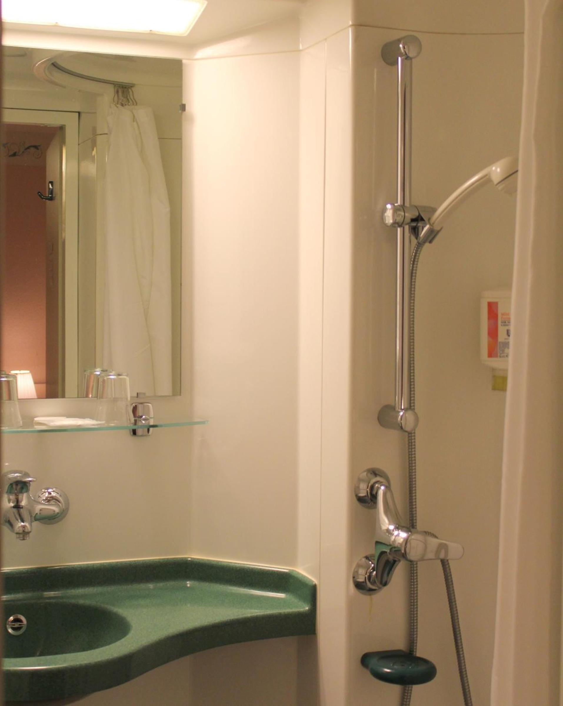Double Room - Photo 16