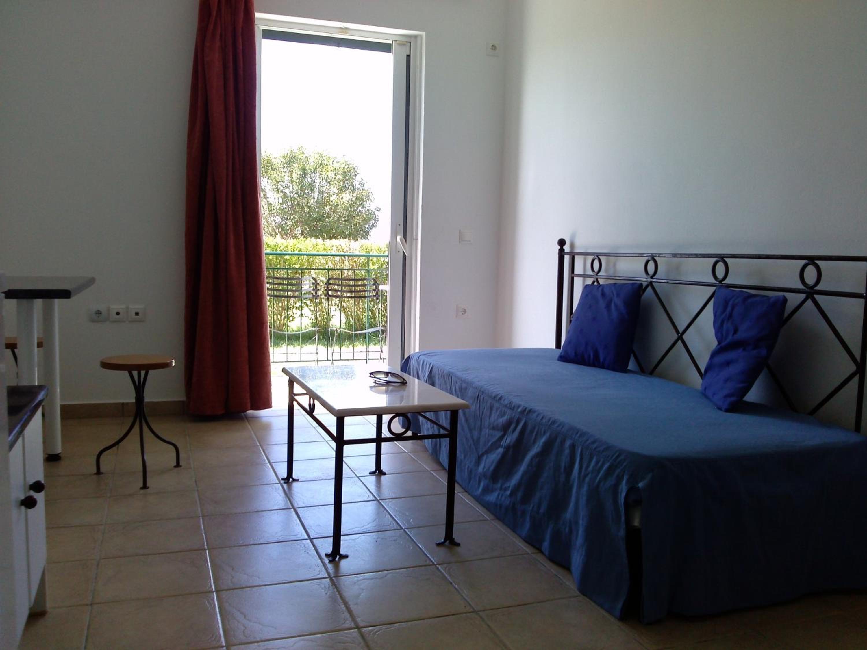 One-Bedroom Apartment - Photo 5