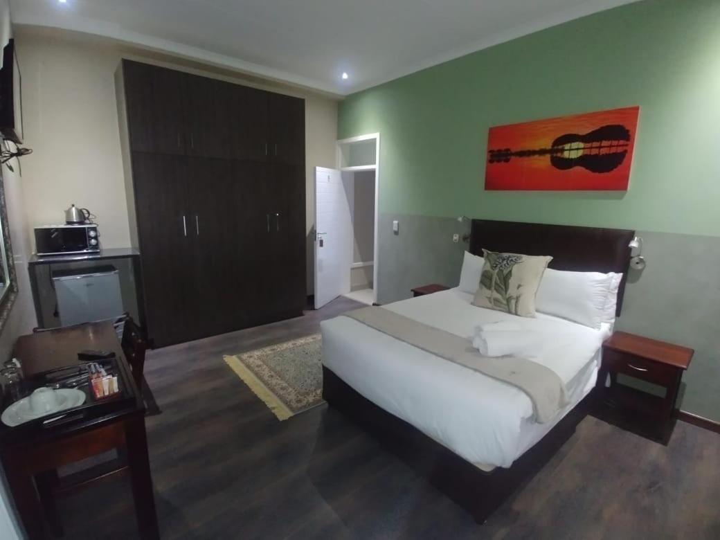 Double Room - Photo 3