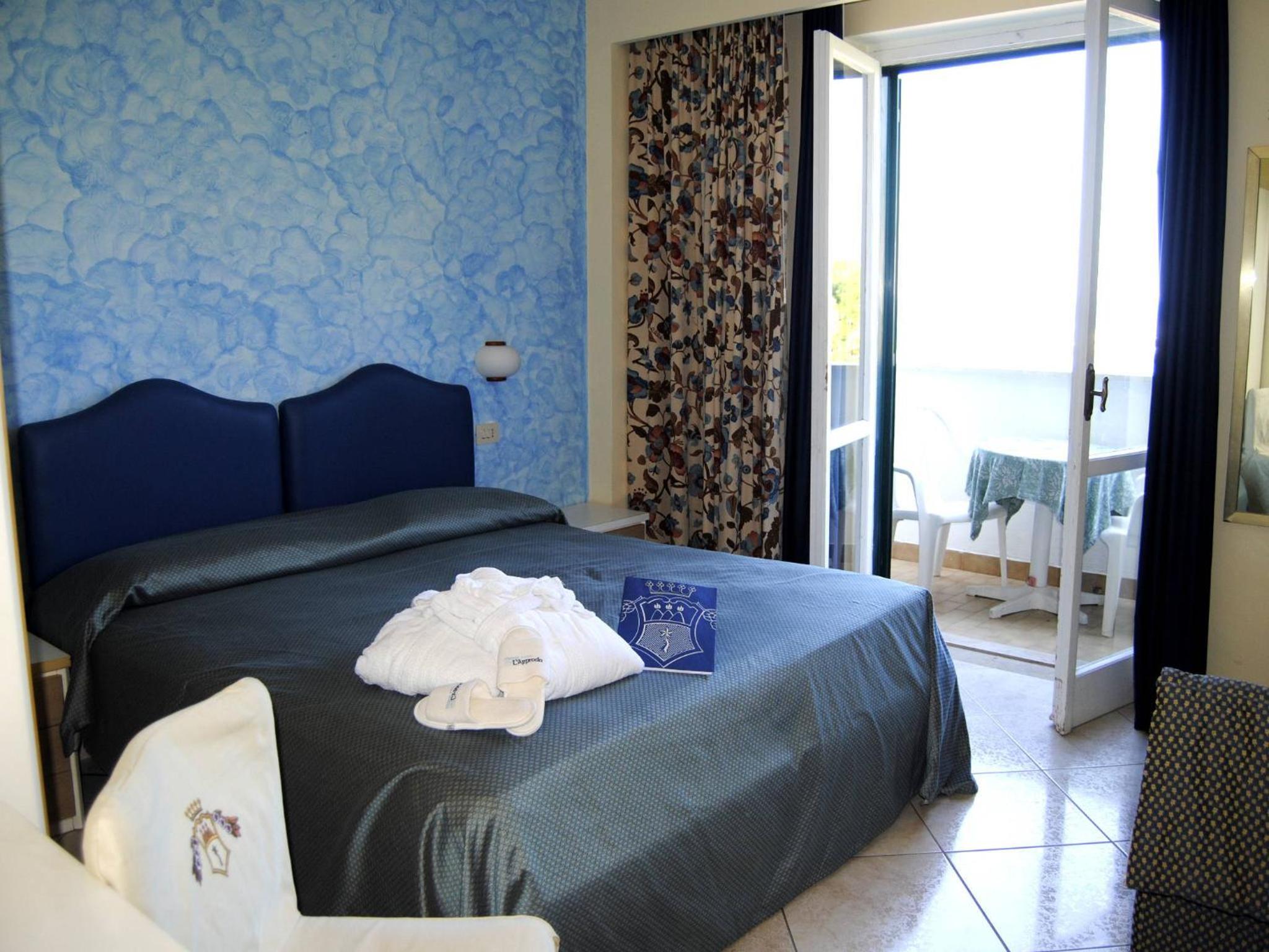Double or Twin Room with Sea View photo 2