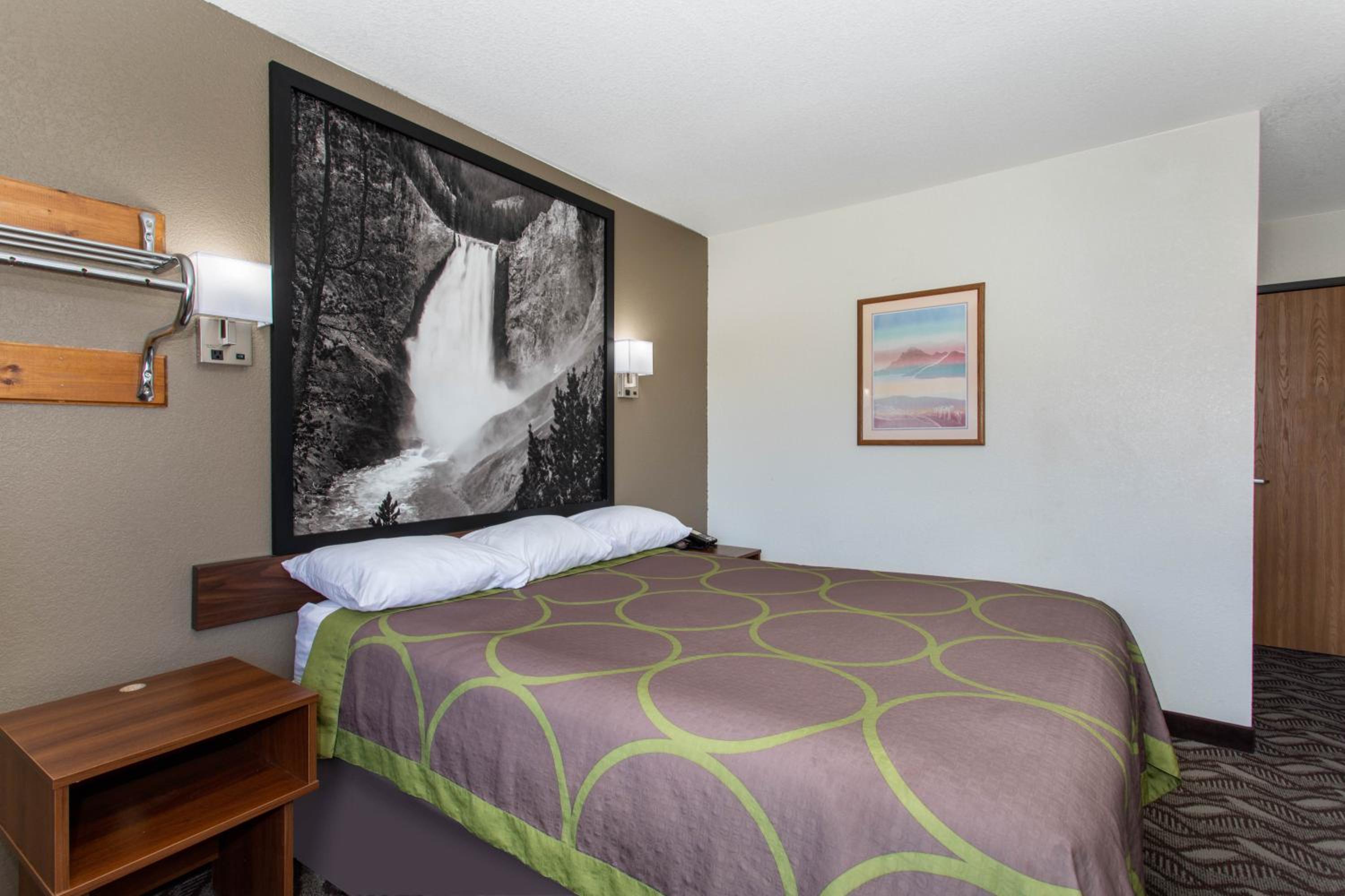 Queen Room - Non-Smoking - Photo 3