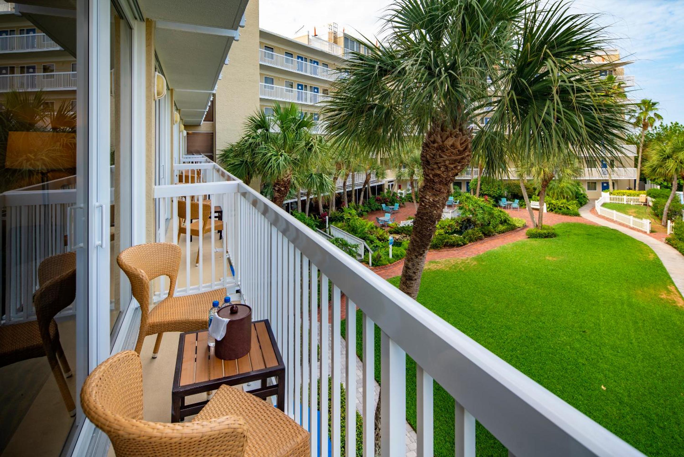 Double Room with Balcony - Photo 3