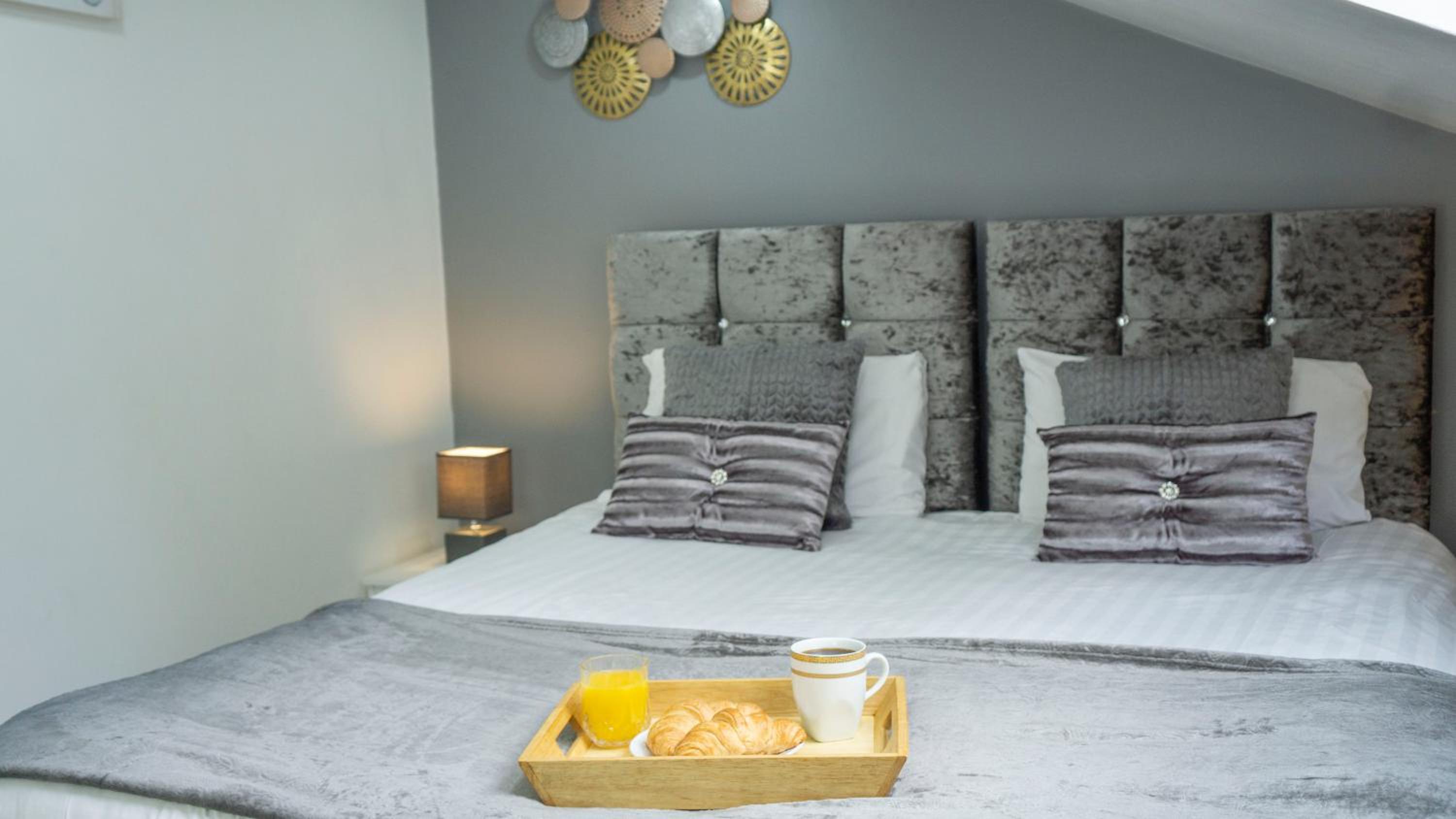 One-Bedroom Apartment - Photo 3