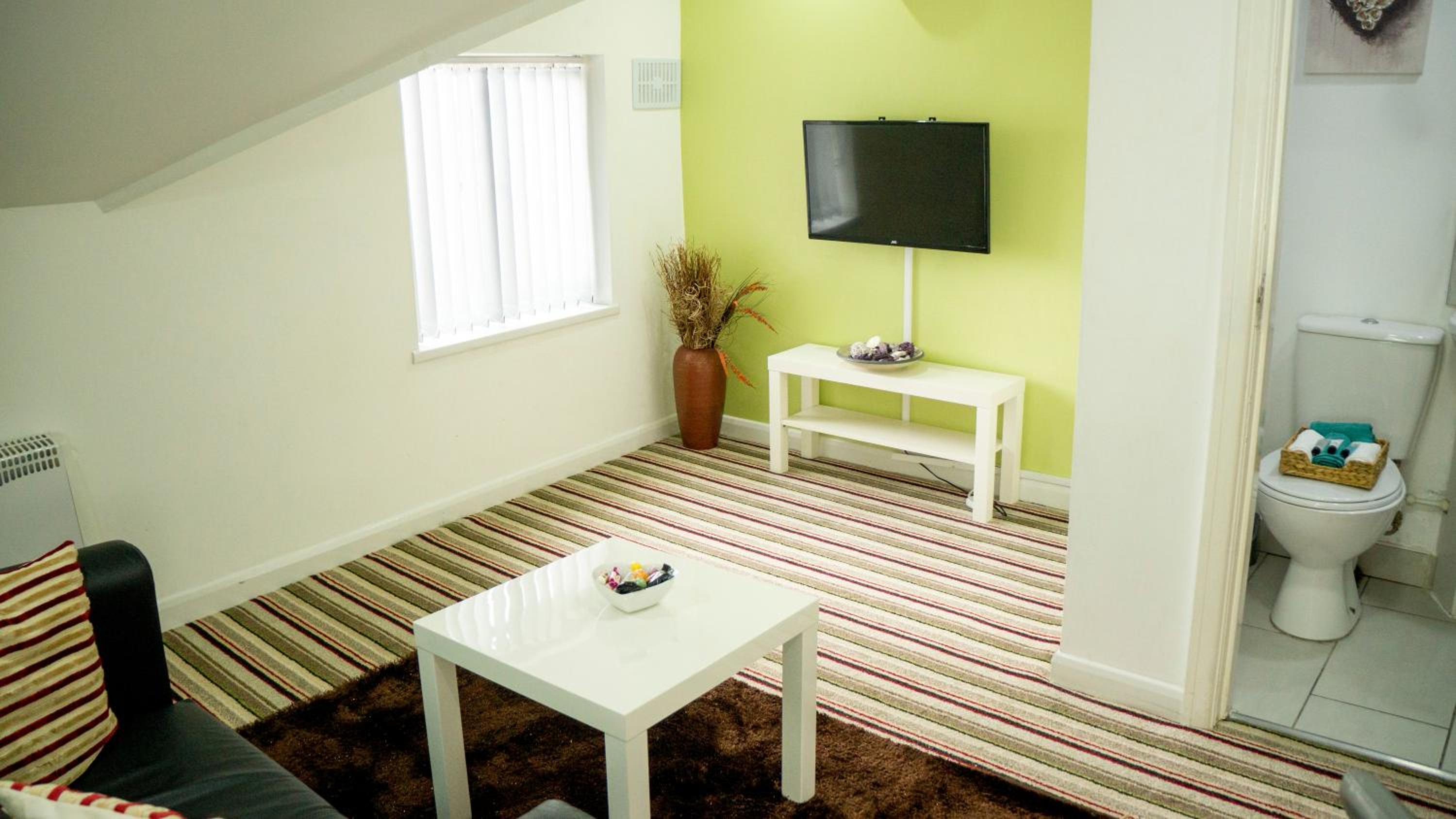 One-Bedroom Apartment - Photo 7