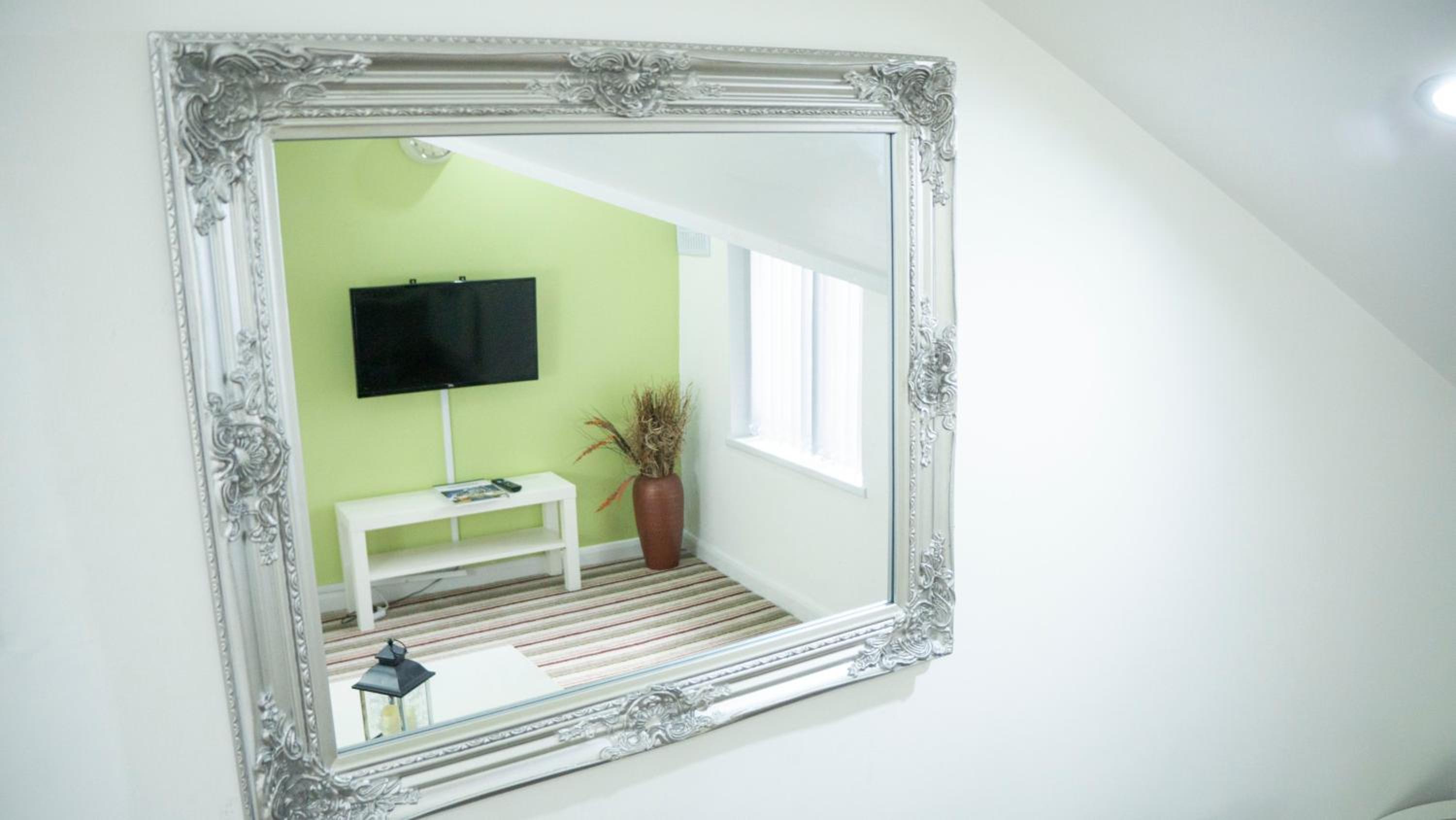 One-Bedroom Apartment - Photo 6