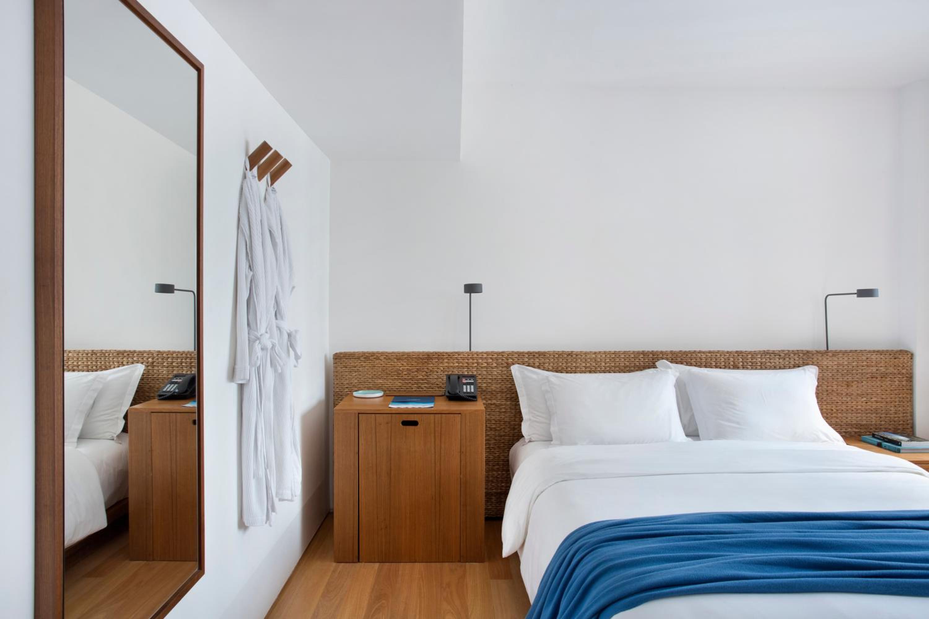 Small room with internal view - Photo 3