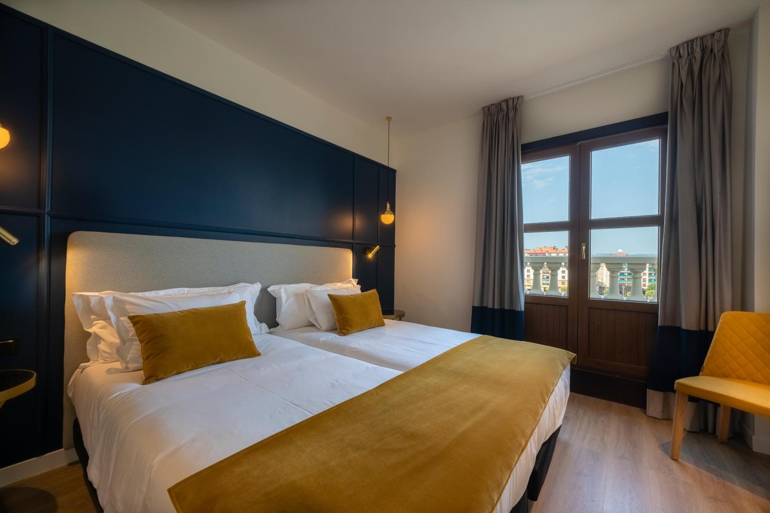 Double or Twin Room with View - Photo 1