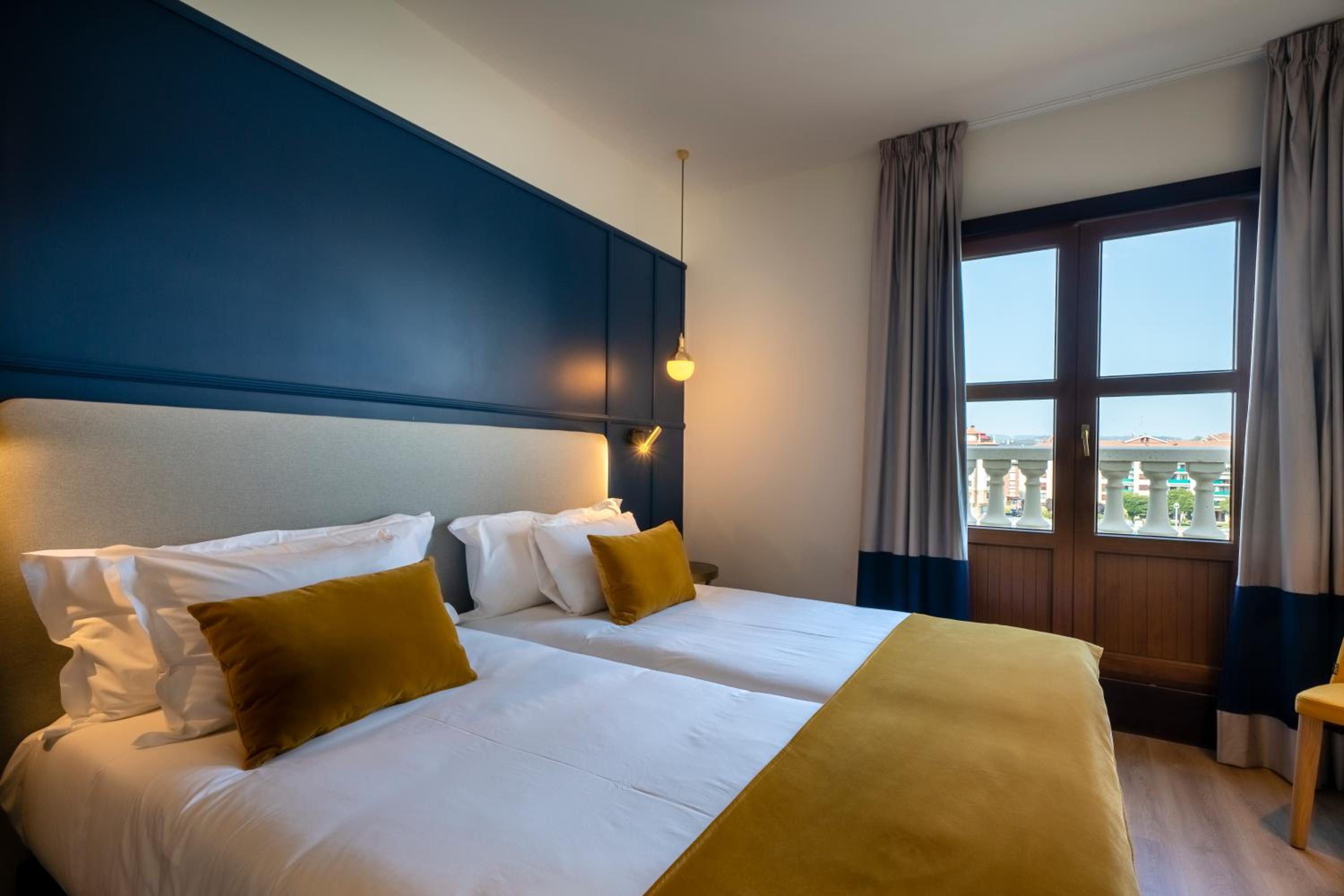 Double or Twin Room with View - Photo 5