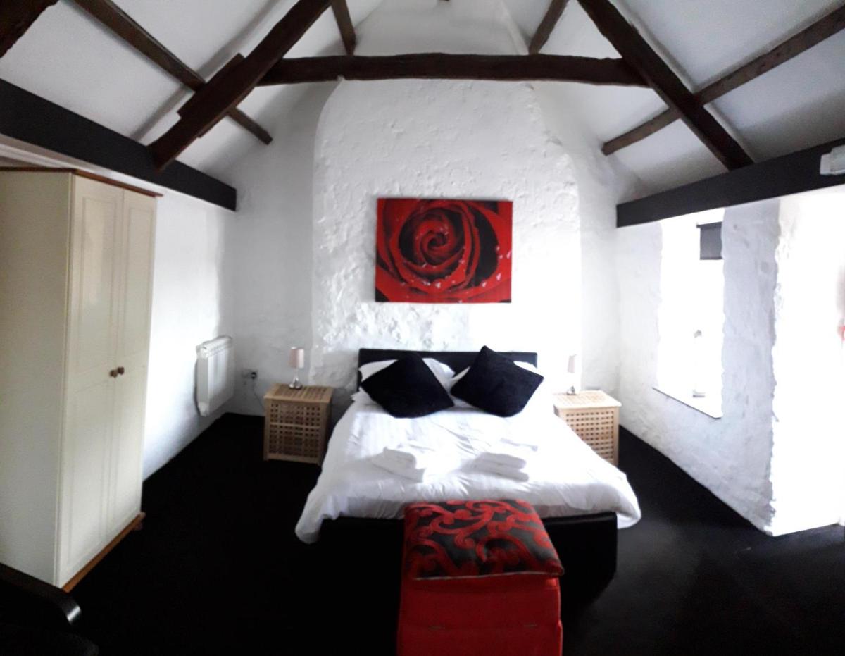 Double Room with Private Bathroom photo 1