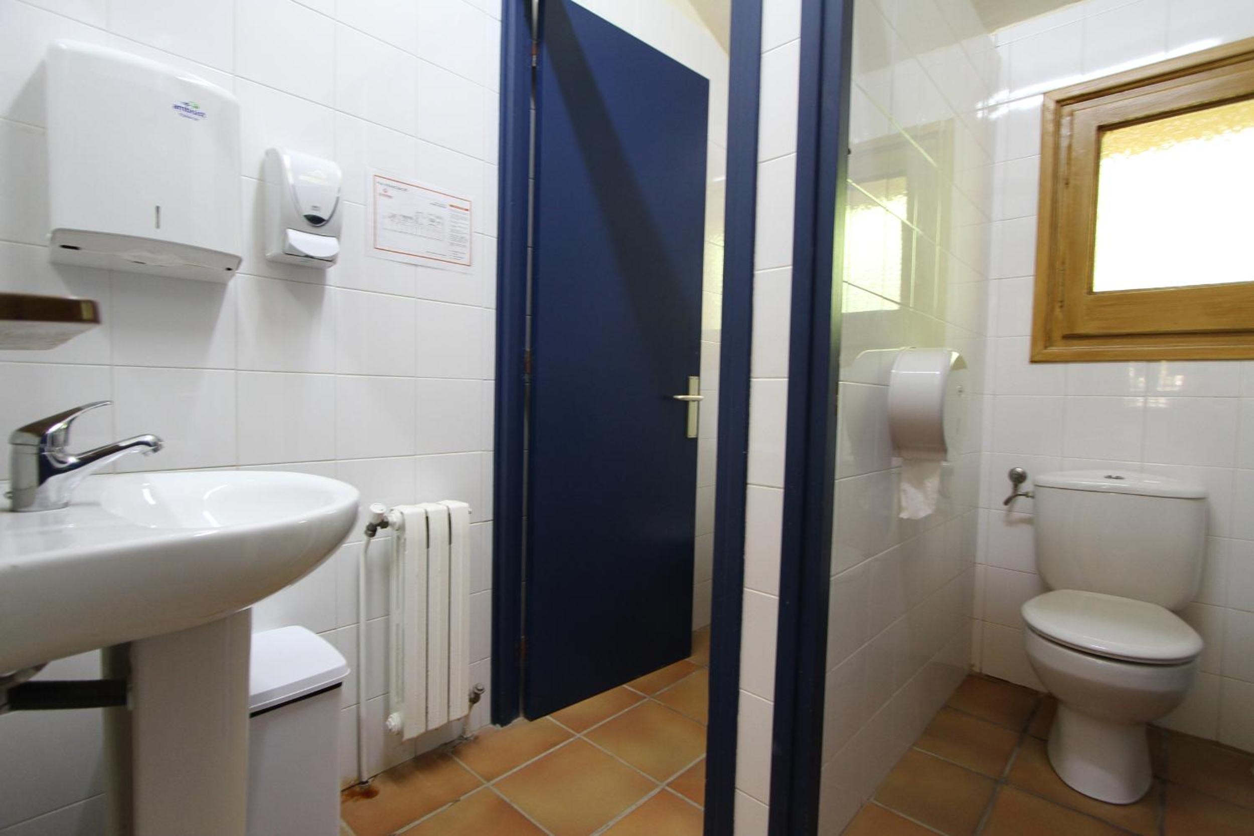 Triple Room with Shared Bathroom photo 2